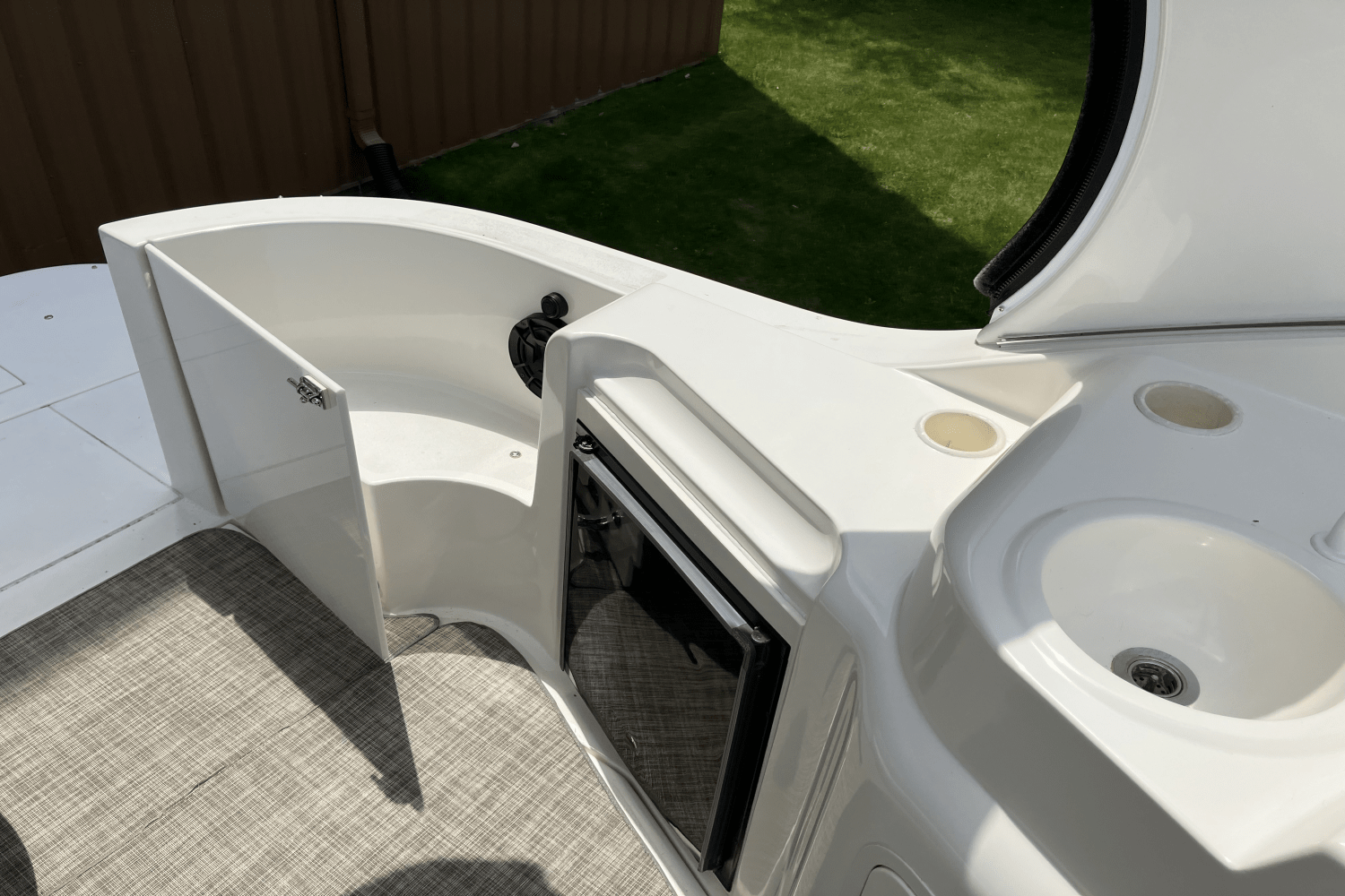 2000 Cruisers Yachts 3375 Image Thumbnail #9
