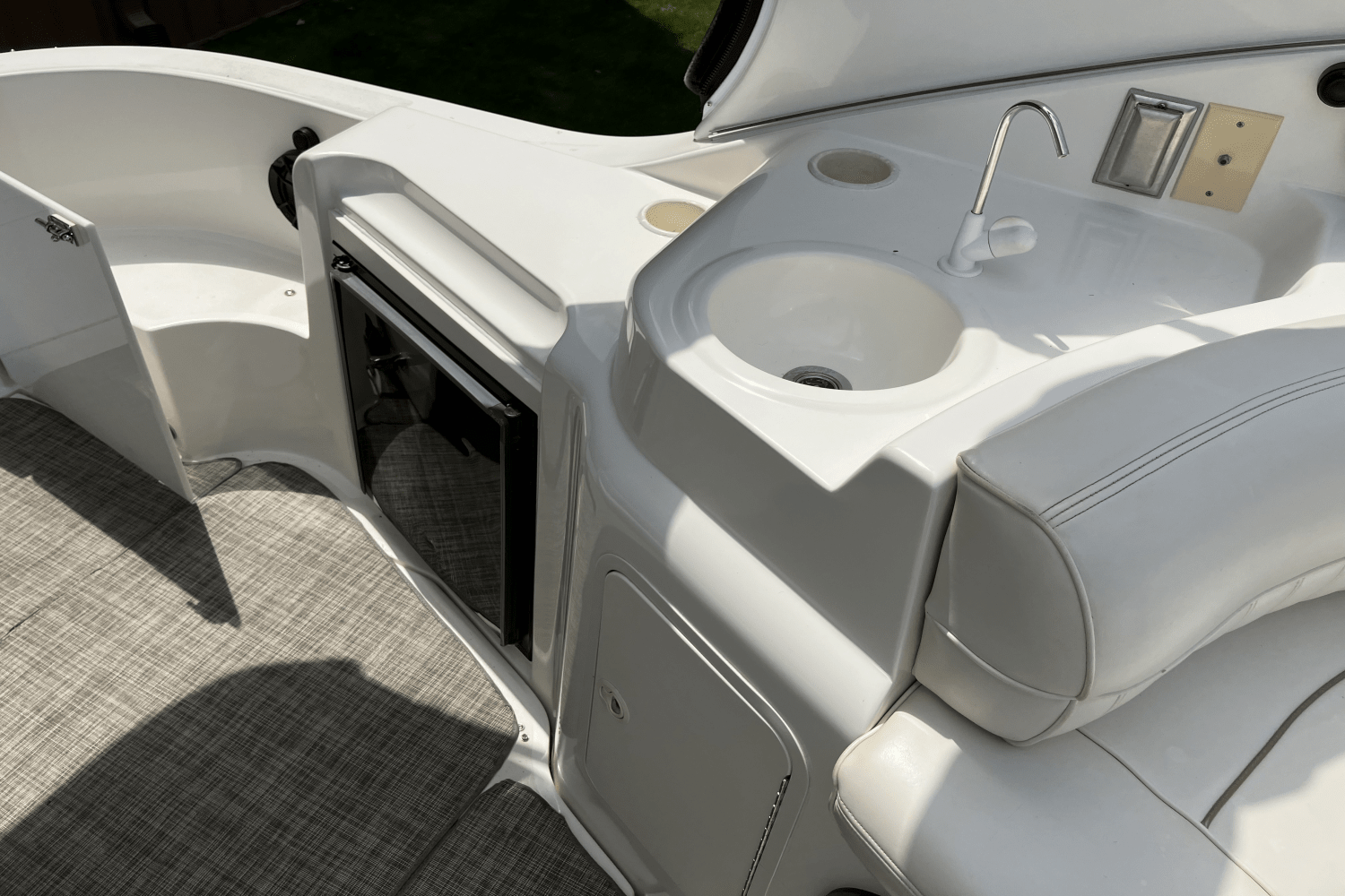 2000 Cruisers Yachts 3375 Image Thumbnail #10