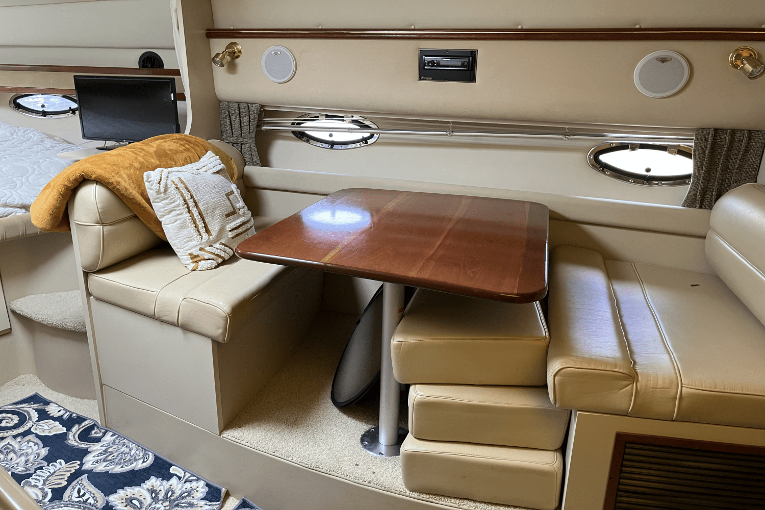 2000 Cruisers Yachts 3375 Image Thumbnail #33