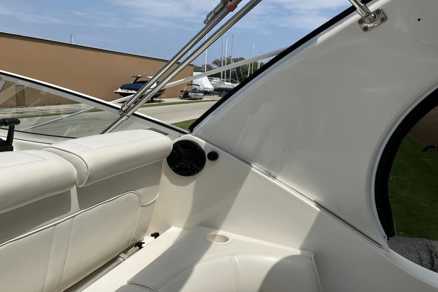 2000 Cruisers Yachts 3375 Image Thumbnail #16