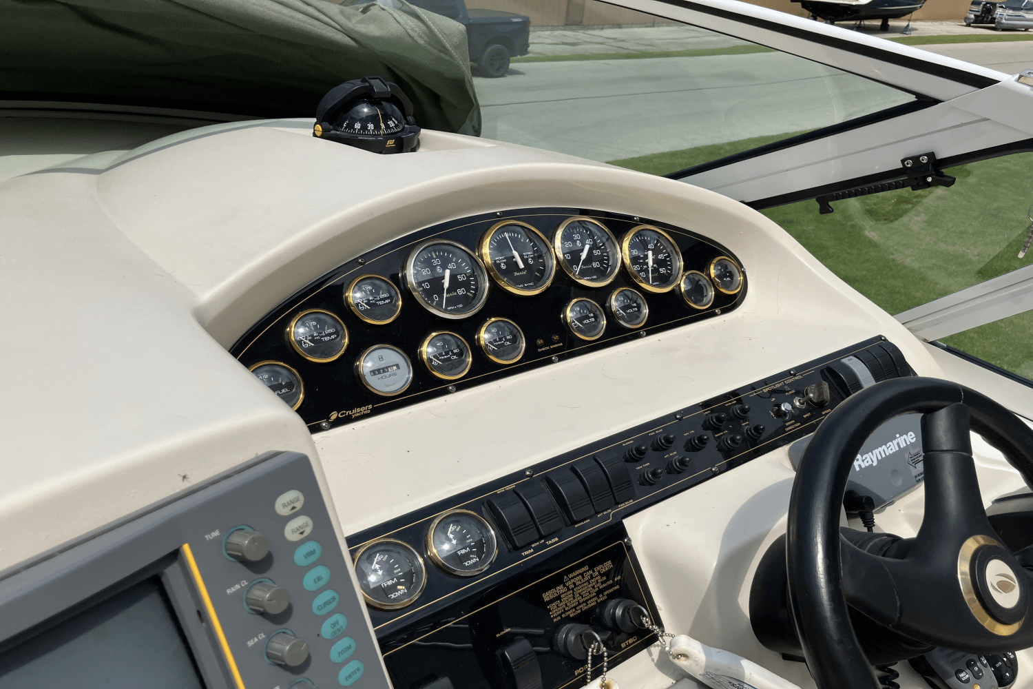 2000 Cruisers Yachts 3375 Image Thumbnail #20