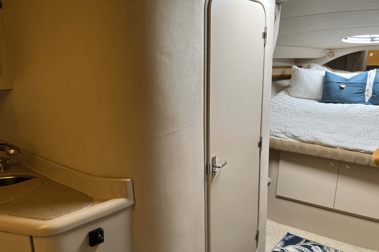 2000 Cruisers Yachts 3375 Image Thumbnail #32