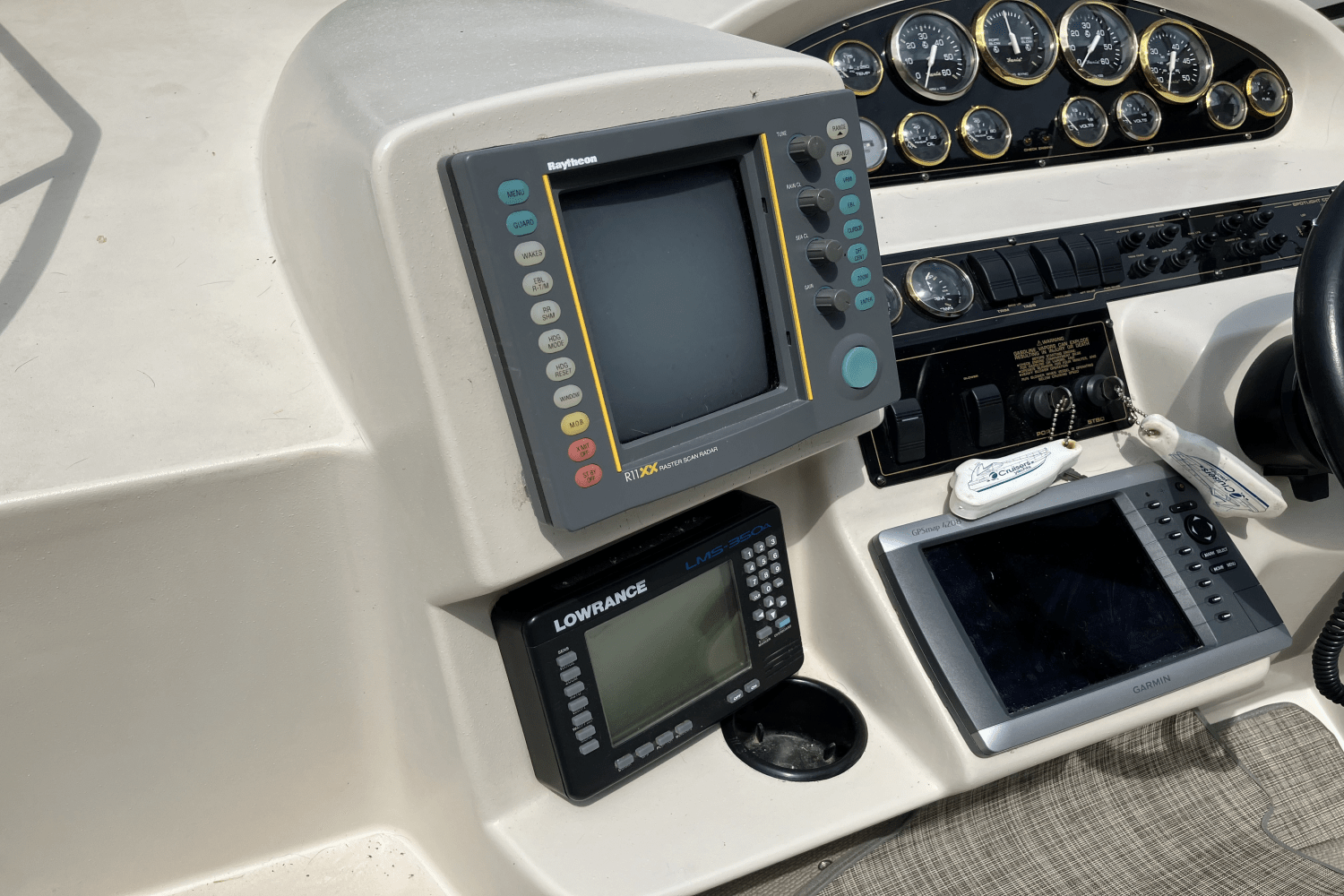 2000 Cruisers Yachts 3375 Image Thumbnail #18