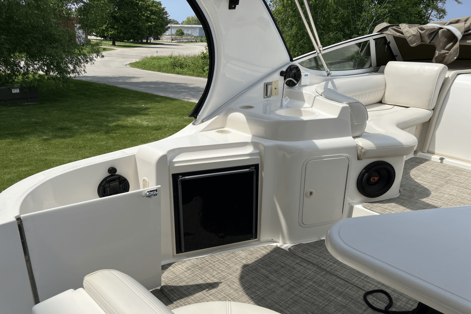 2000 Cruisers Yachts 3375 Image Thumbnail #11