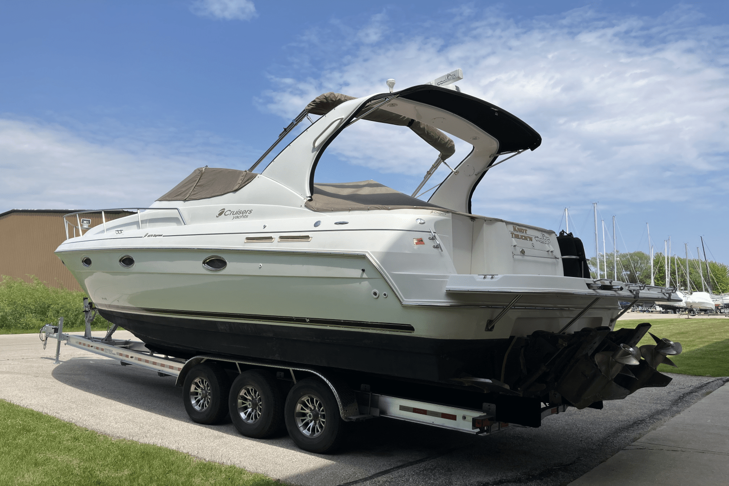 2000 Cruisers Yachts 3375 Image Thumbnail #4