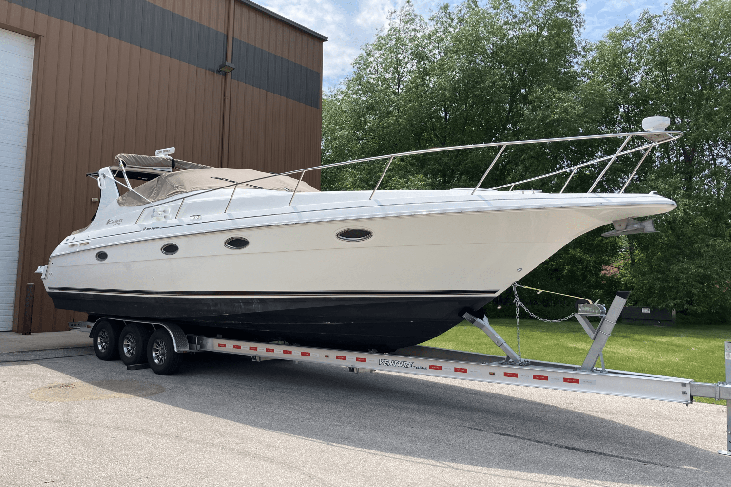 2000 Cruisers Yachts 3375 Image Thumbnail #1