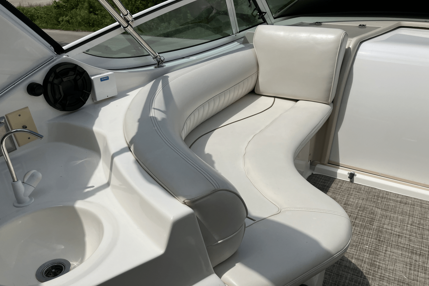 2000 Cruisers Yachts 3375 Image Thumbnail #26