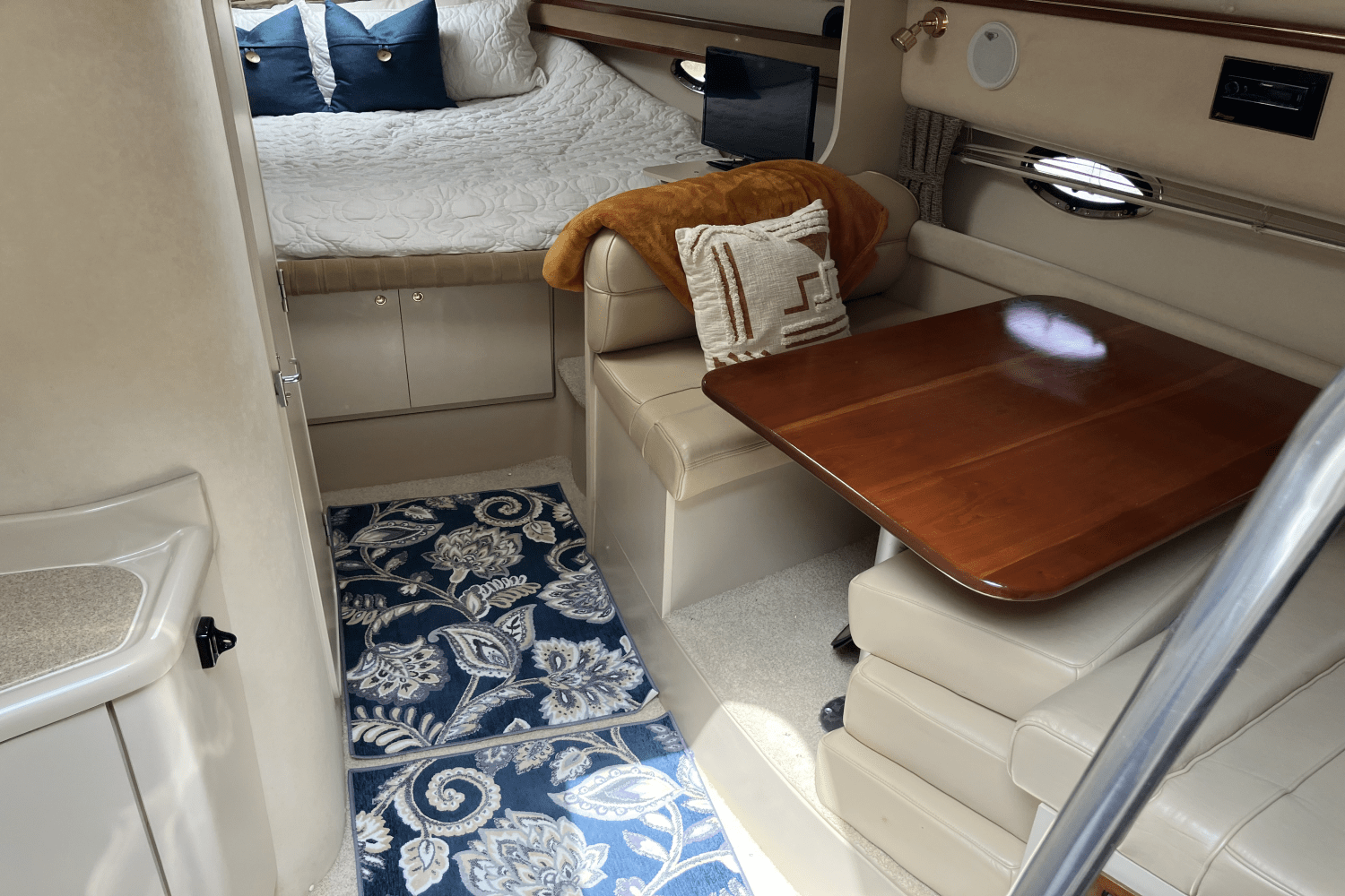 2000 Cruisers Yachts 3375 Image Thumbnail #42