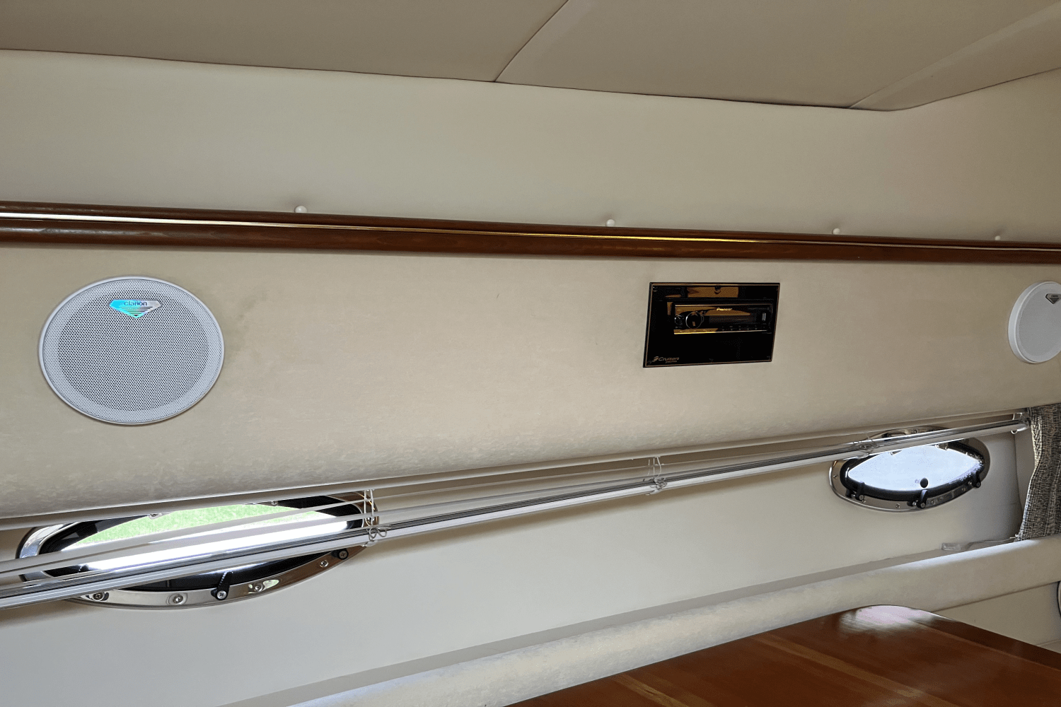 2000 Cruisers Yachts 3375 Image Thumbnail #38