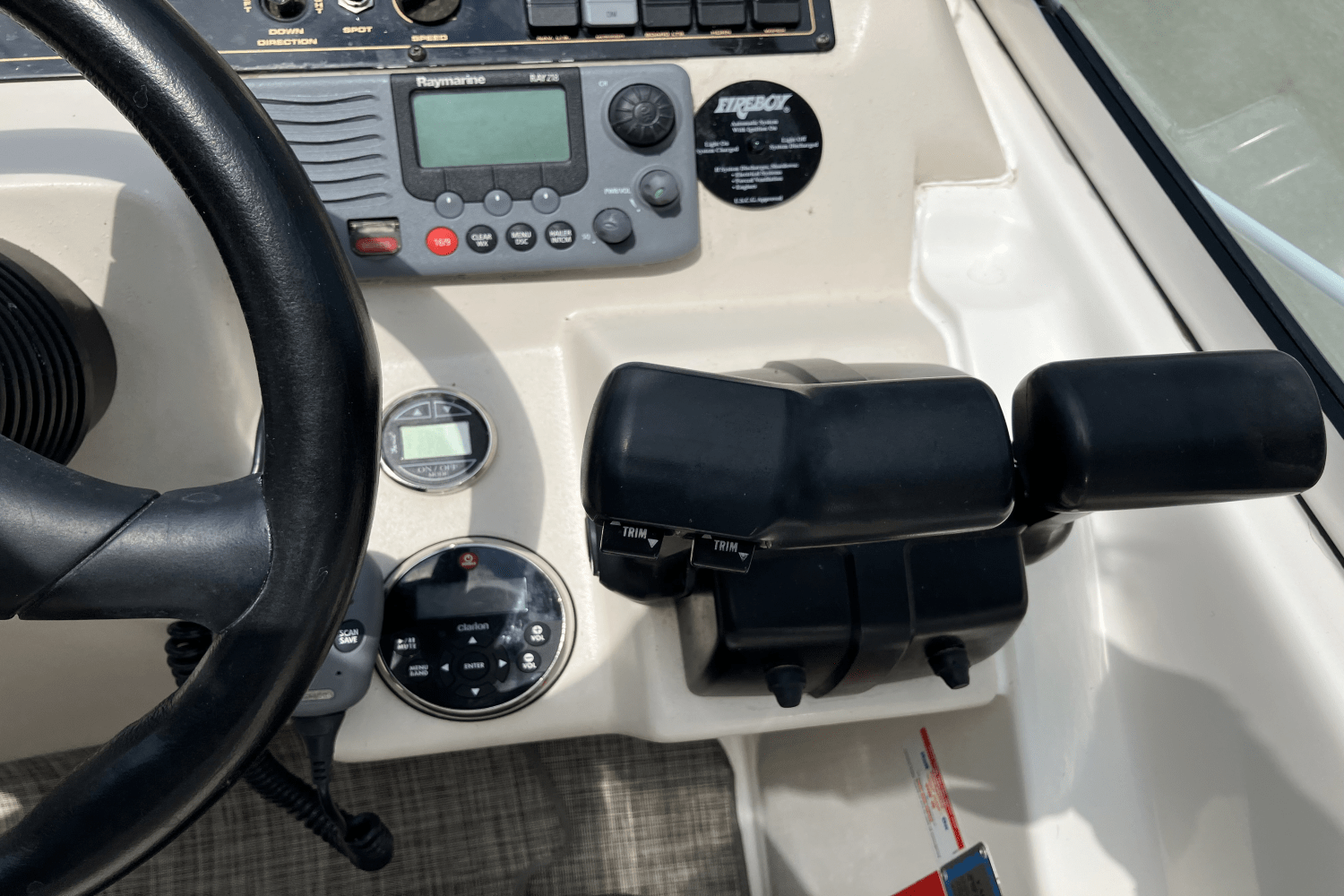 2000 Cruisers Yachts 3375 Image Thumbnail #24