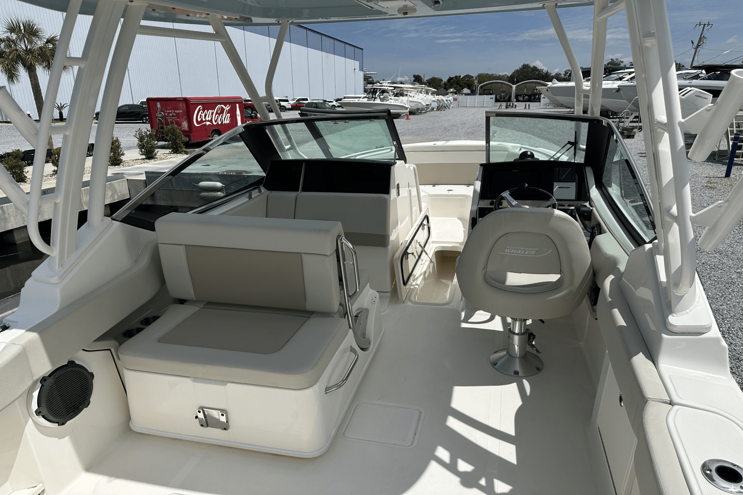 2023 Boston Whaler 24 VANTAGE Image Thumbnail #10
