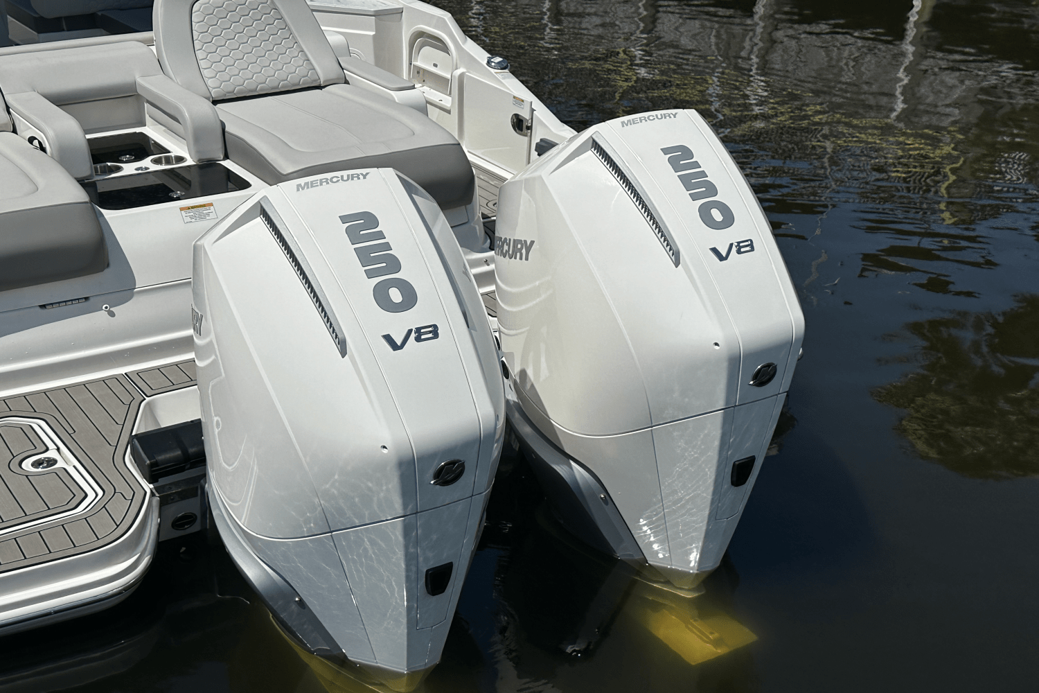 2024 Sea Ray 290 SD-OB Image Thumbnail #4