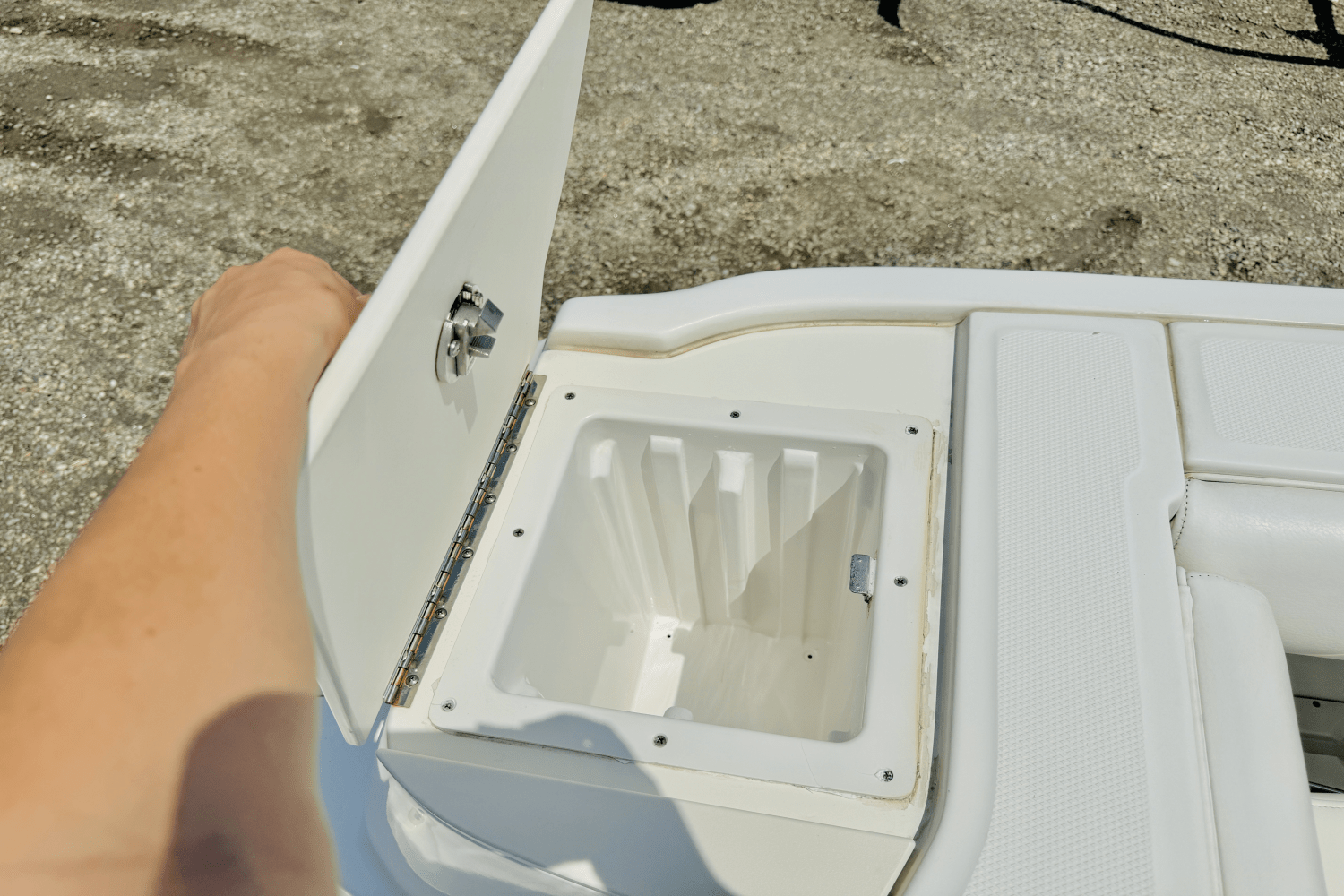 2012 Boston Whaler 220 OUTRAGE Image Thumbnail #17