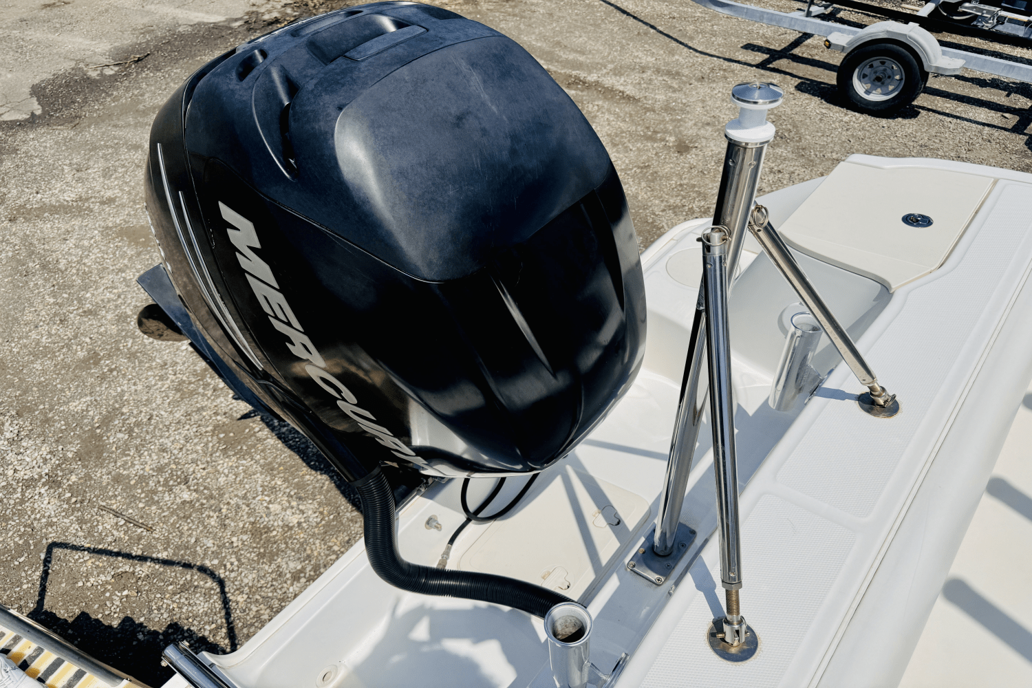 2012 Boston Whaler 220 OUTRAGE Image Thumbnail #7
