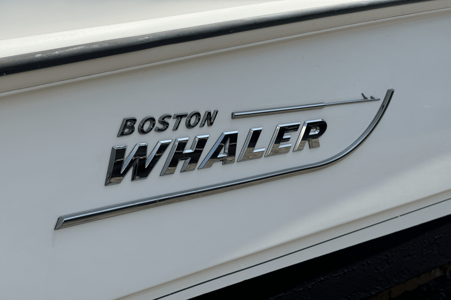 2012 Boston Whaler 220 OUTRAGE Image Thumbnail #6