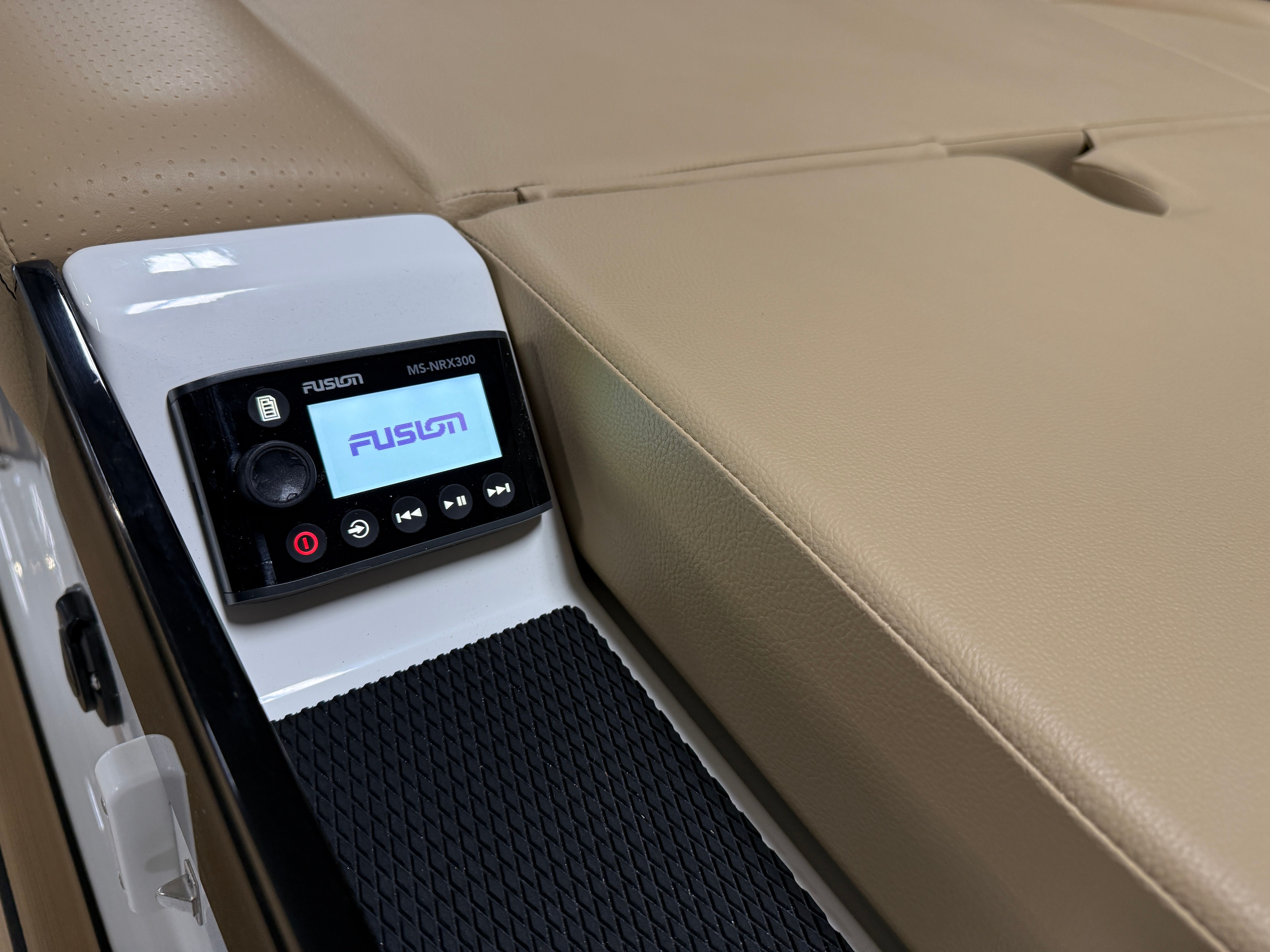 2026 Sea Ray SLX 260 Image Thumbnail #32