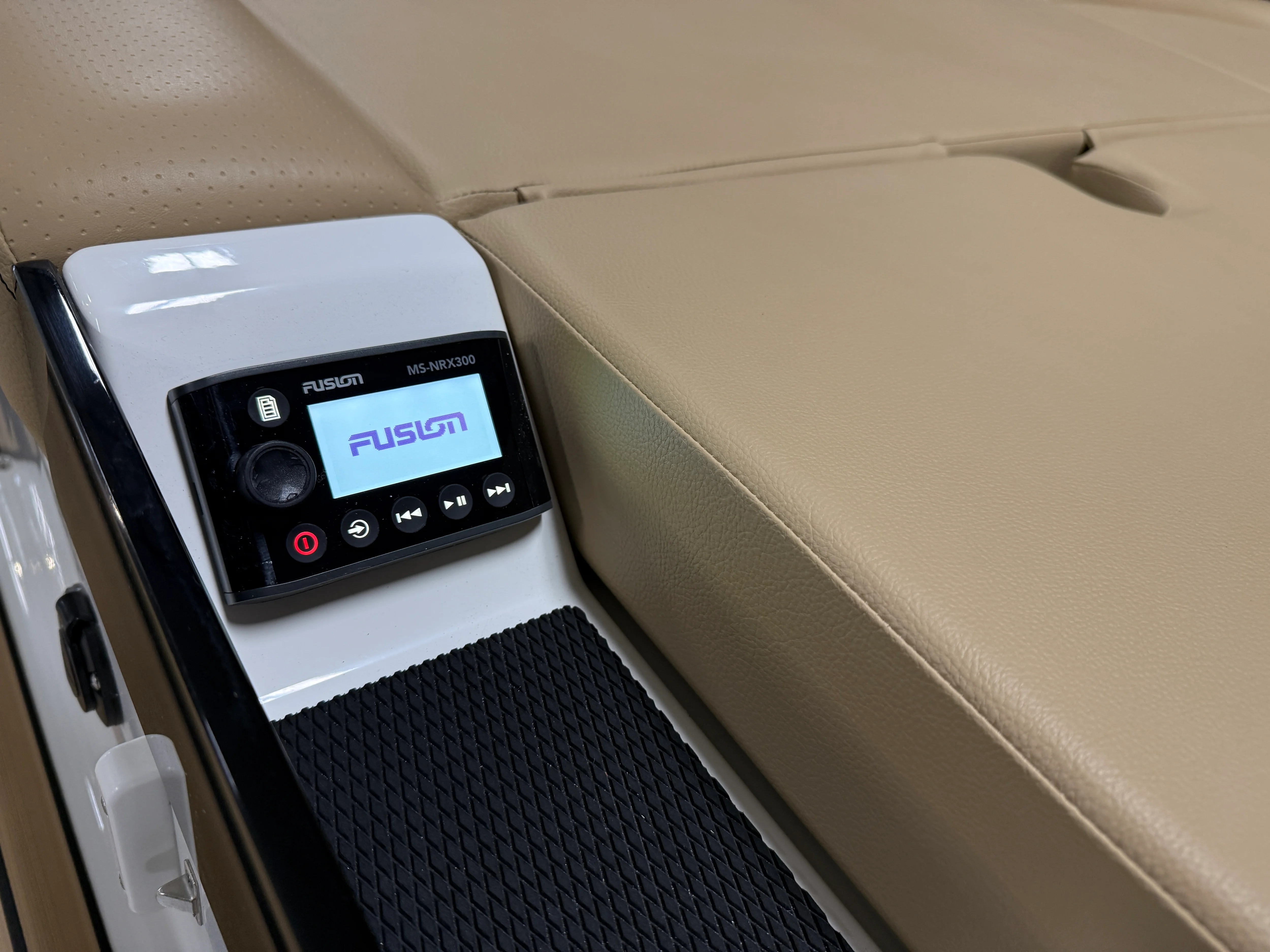 2026 Sea Ray SLX 260 Image Thumbnail #32