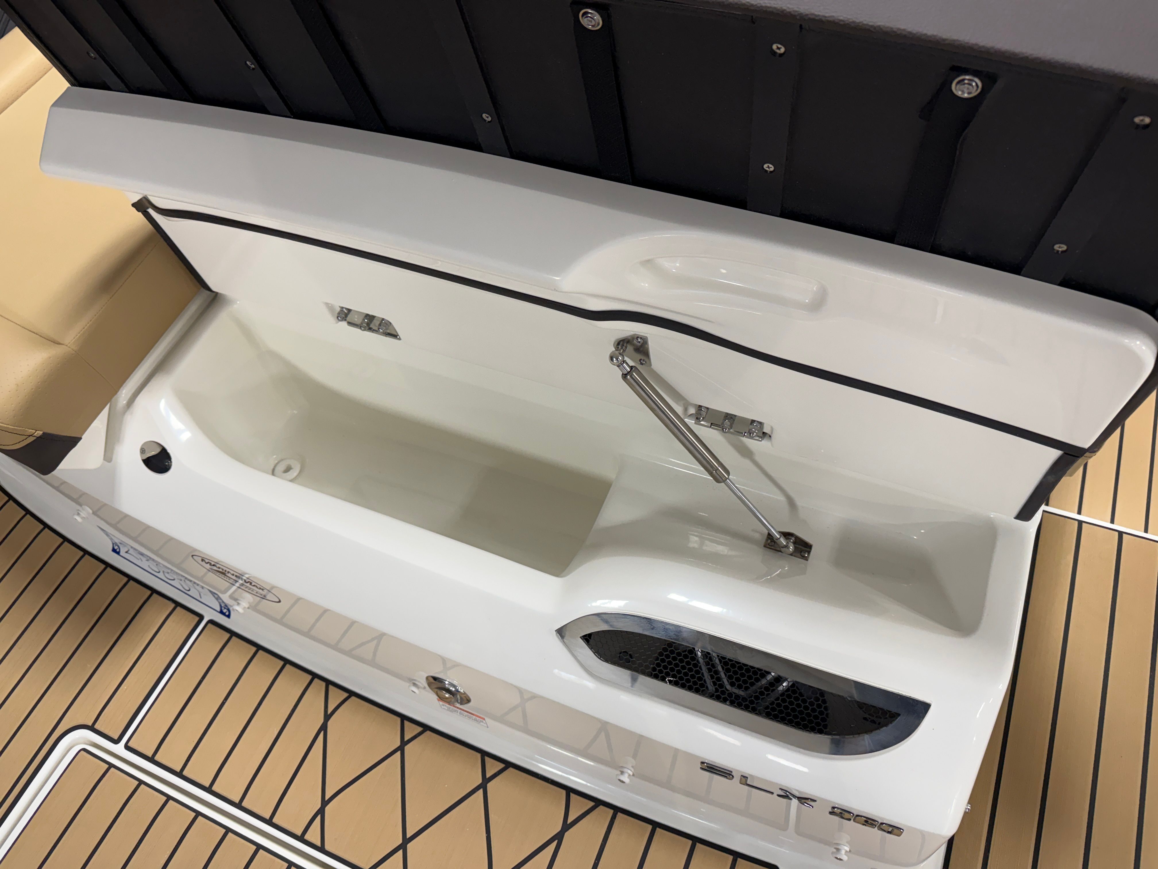 2026 Sea Ray SLX 260 Image Thumbnail #26