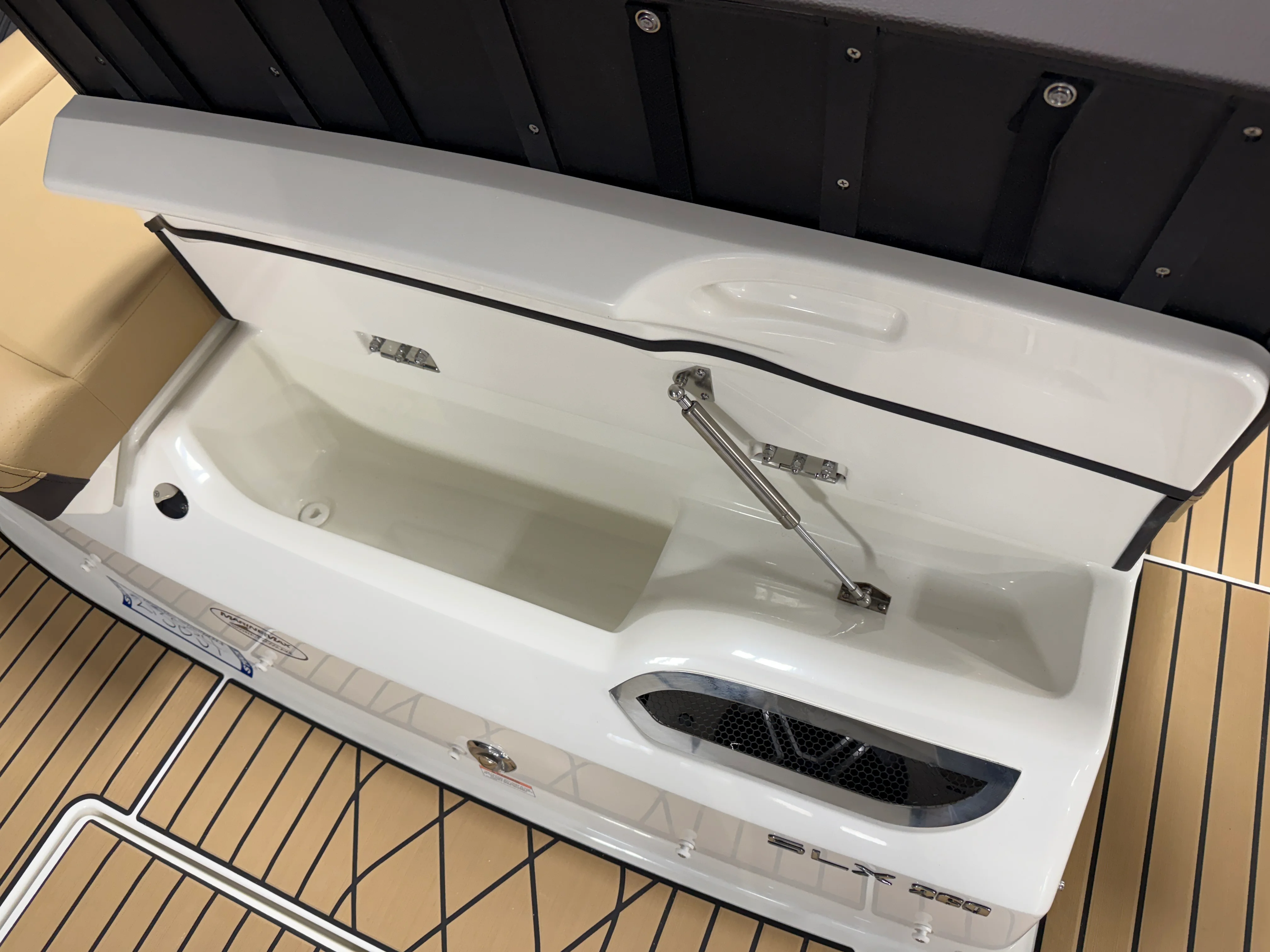 2026 Sea Ray SLX 260 Image Thumbnail #26