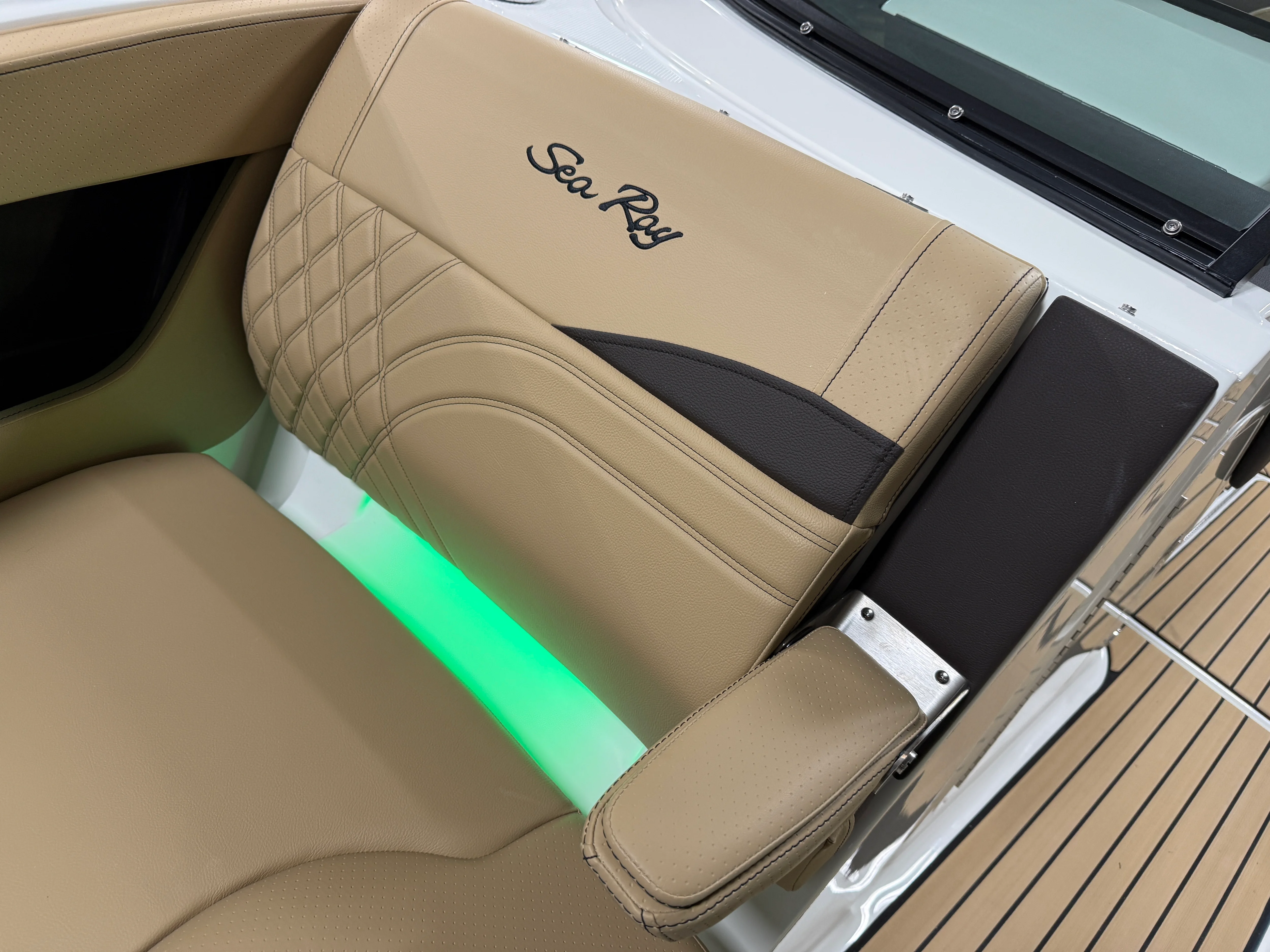 2026 Sea Ray SLX 260 Image Thumbnail #90