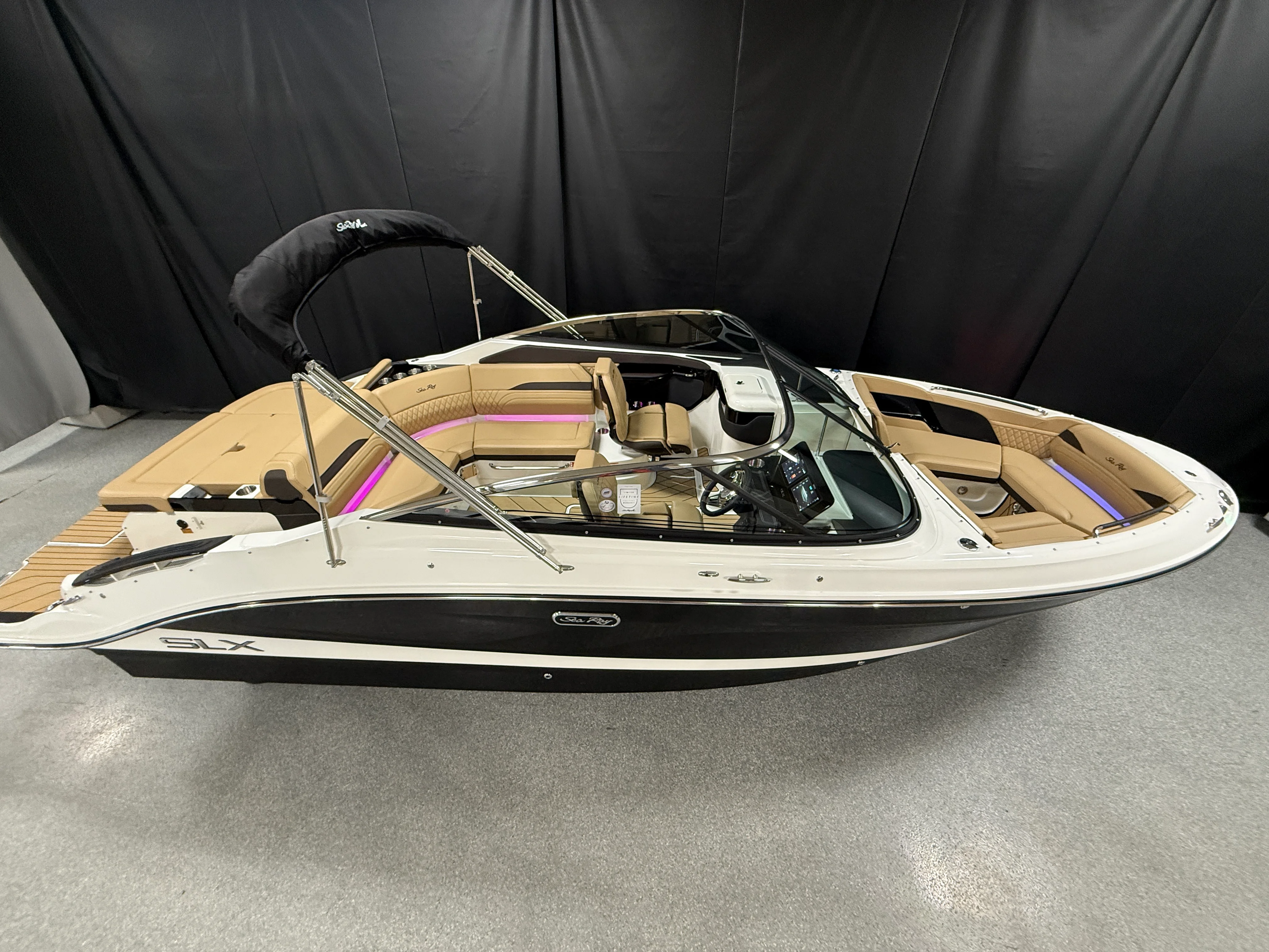 2026 Sea Ray SLX 260 Image Thumbnail #1