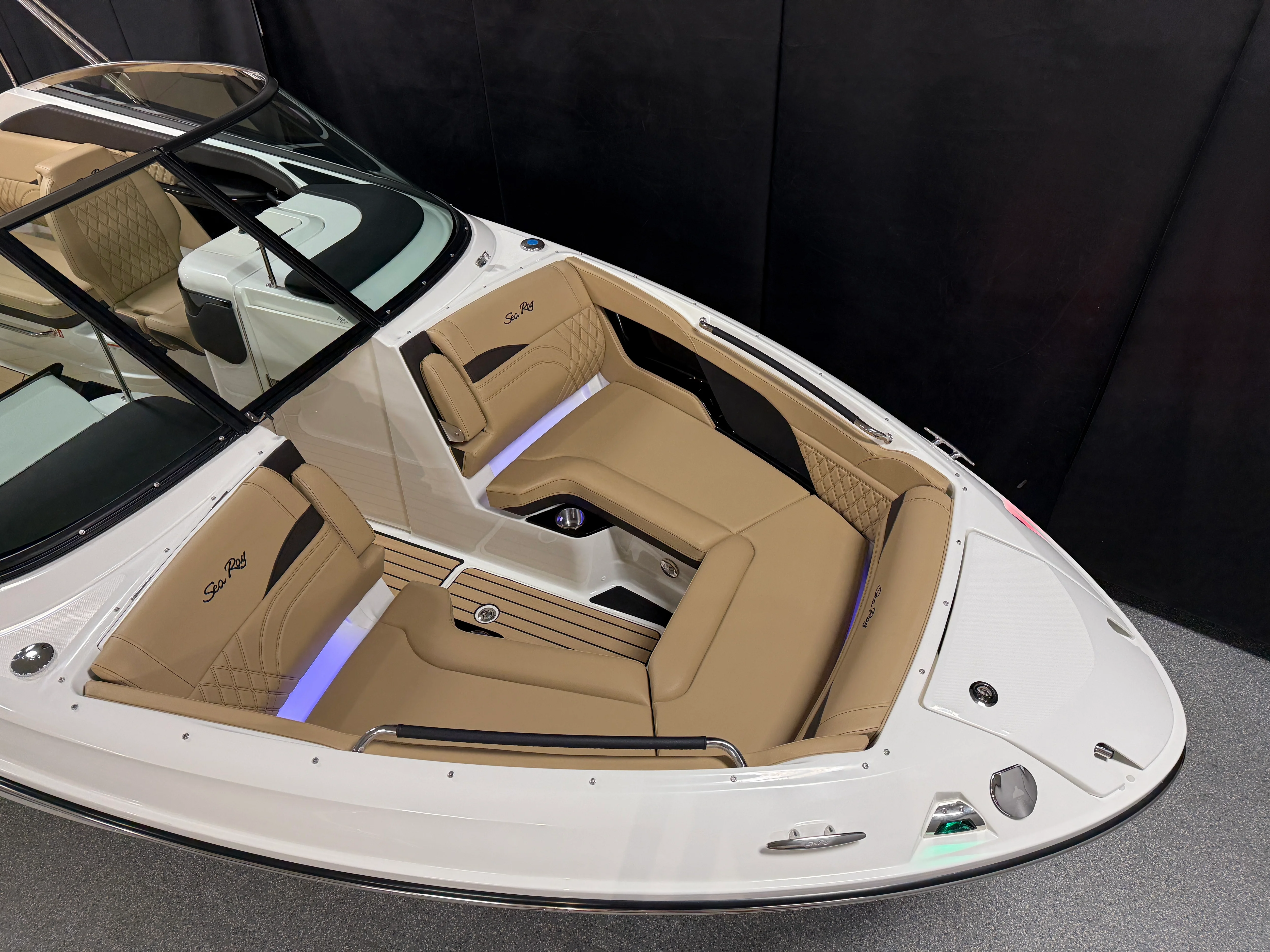 2026 Sea Ray SLX 260 Image Thumbnail #5