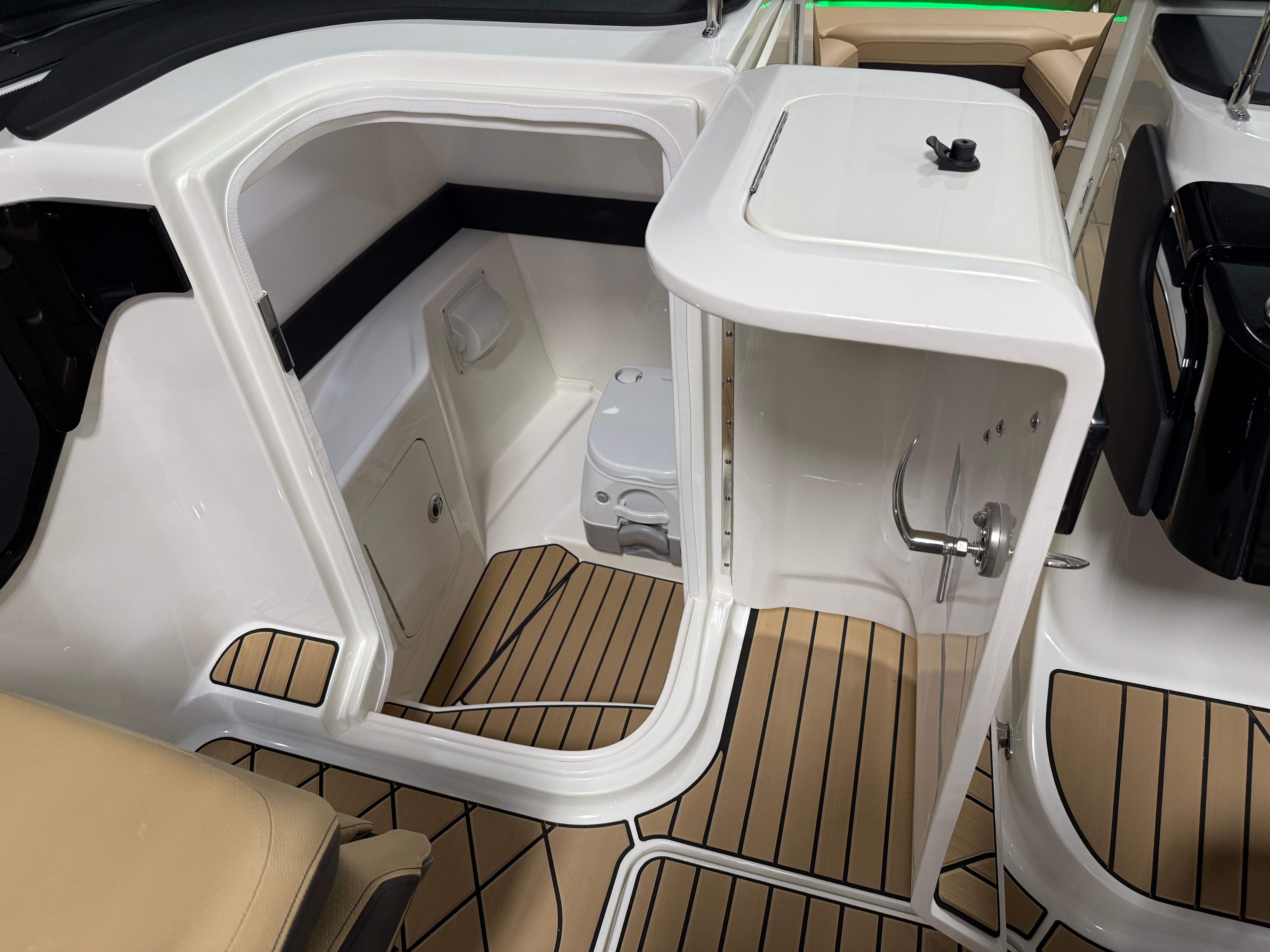 2026 Sea Ray SLX 260 Image Thumbnail #63