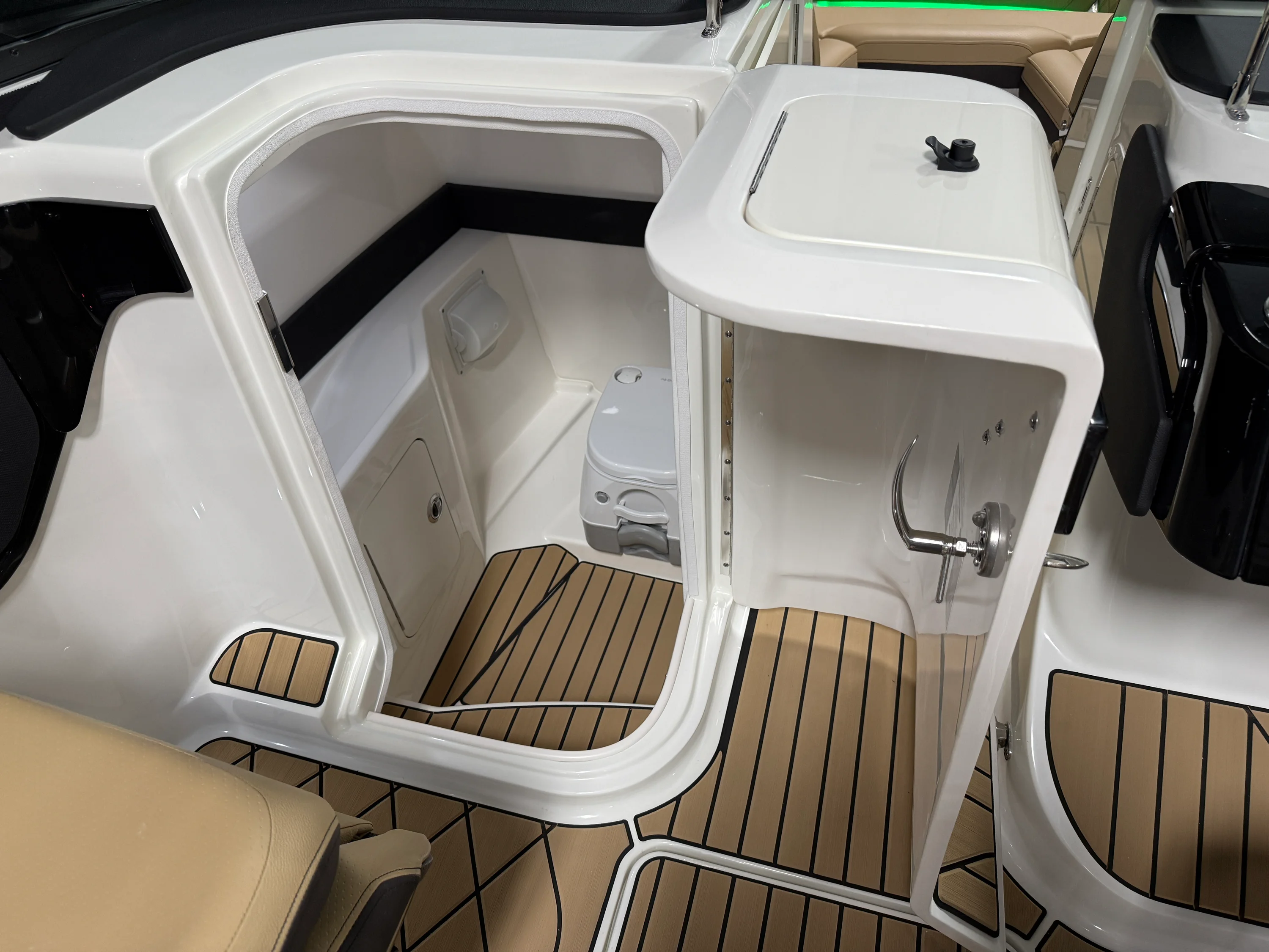 2026 Sea Ray SLX 260 Image Thumbnail #63