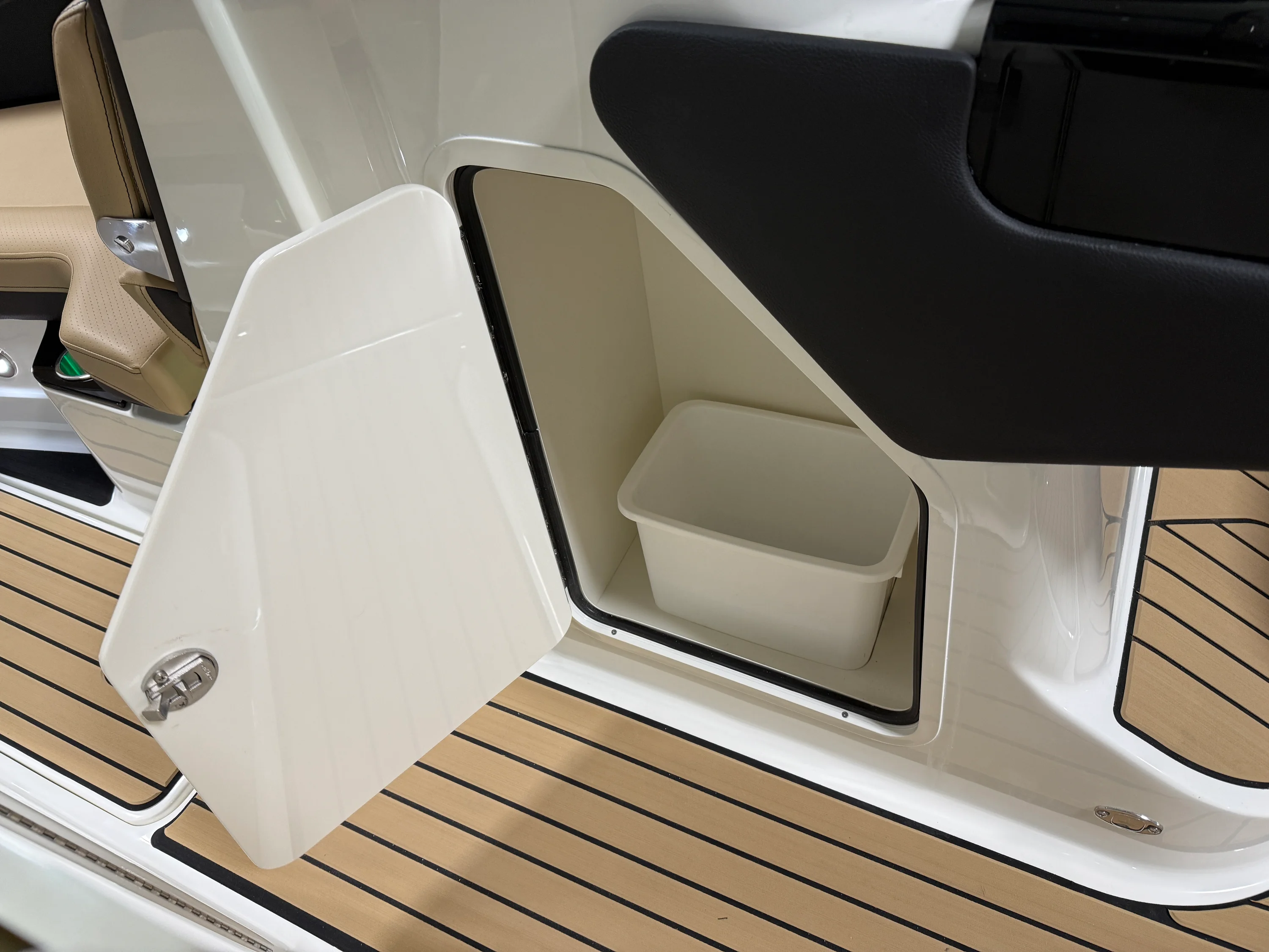 2026 Sea Ray SLX 260 Image Thumbnail #81