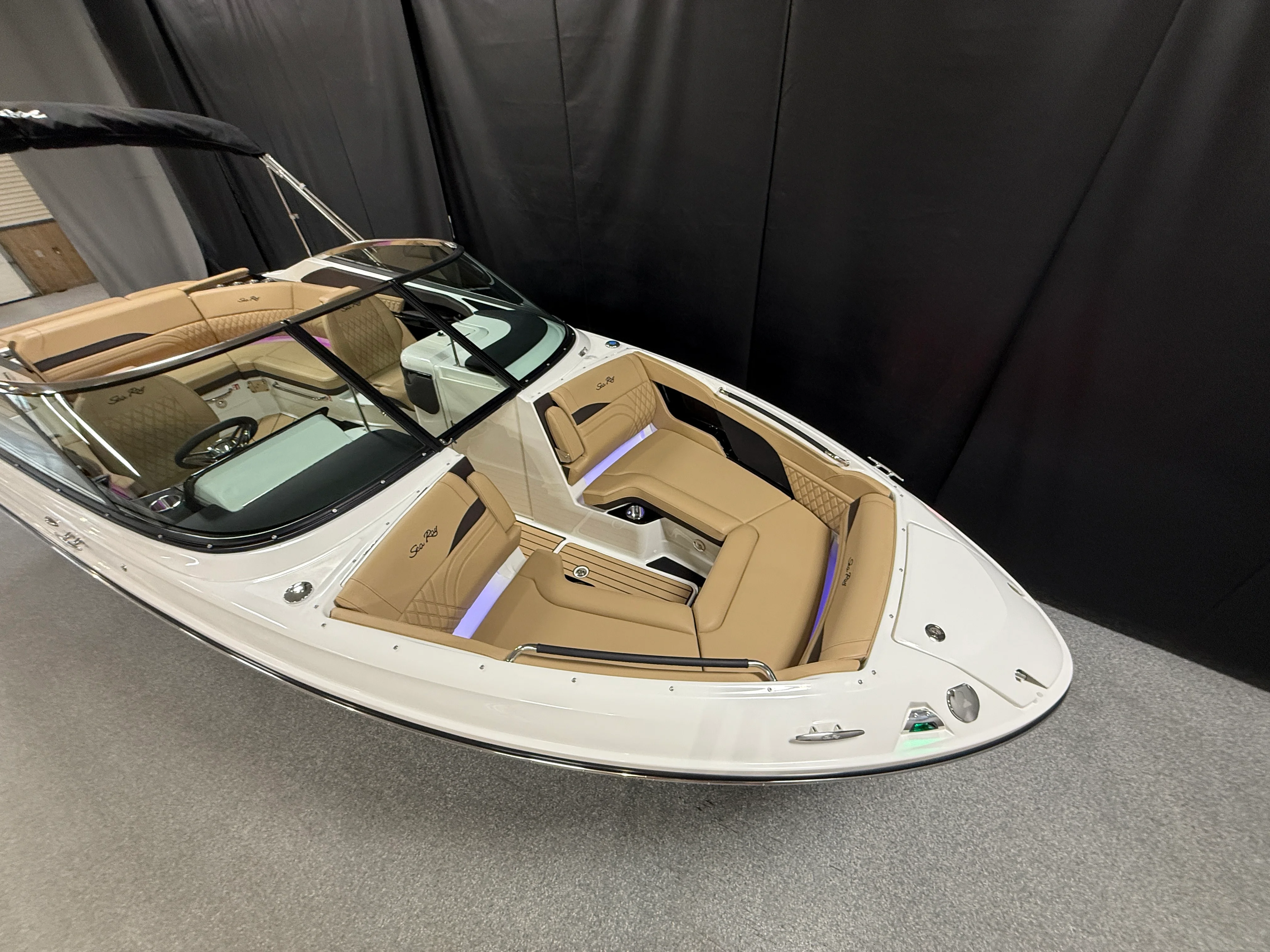 2026 Sea Ray SLX 260 Image Thumbnail #4