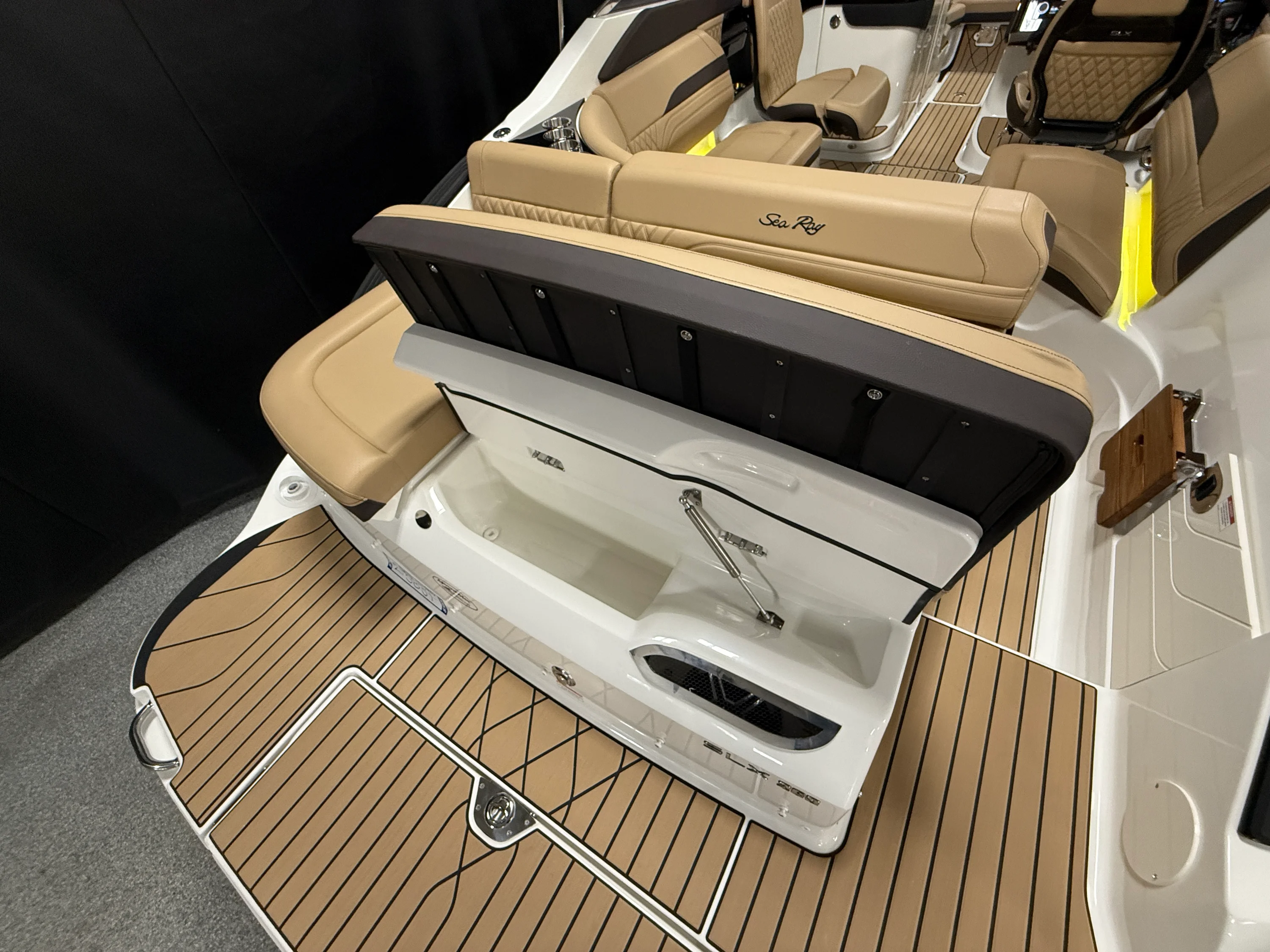 2026 Sea Ray SLX 260 Image Thumbnail #25