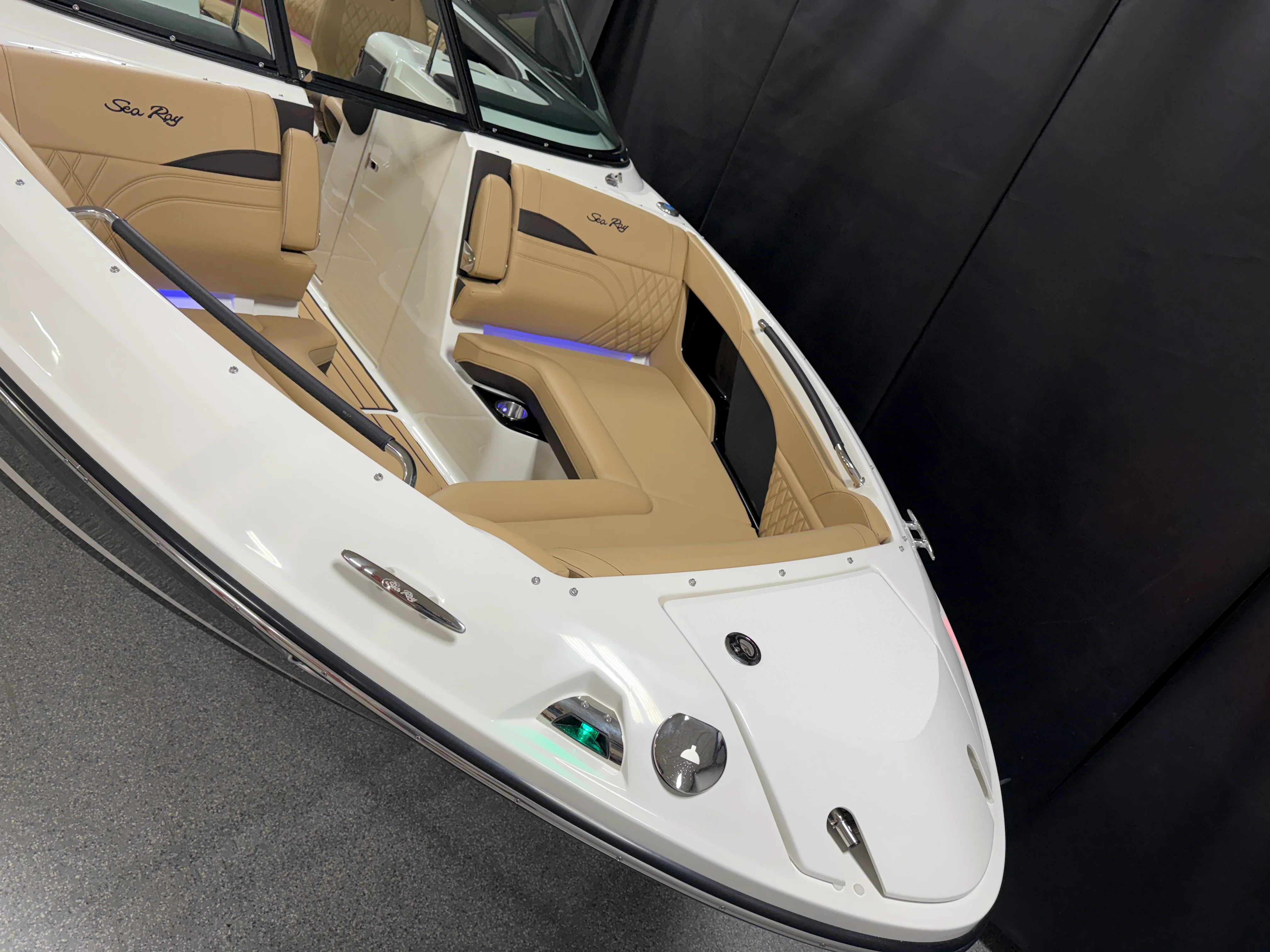 2026 Sea Ray SLX 260 Image Thumbnail #6