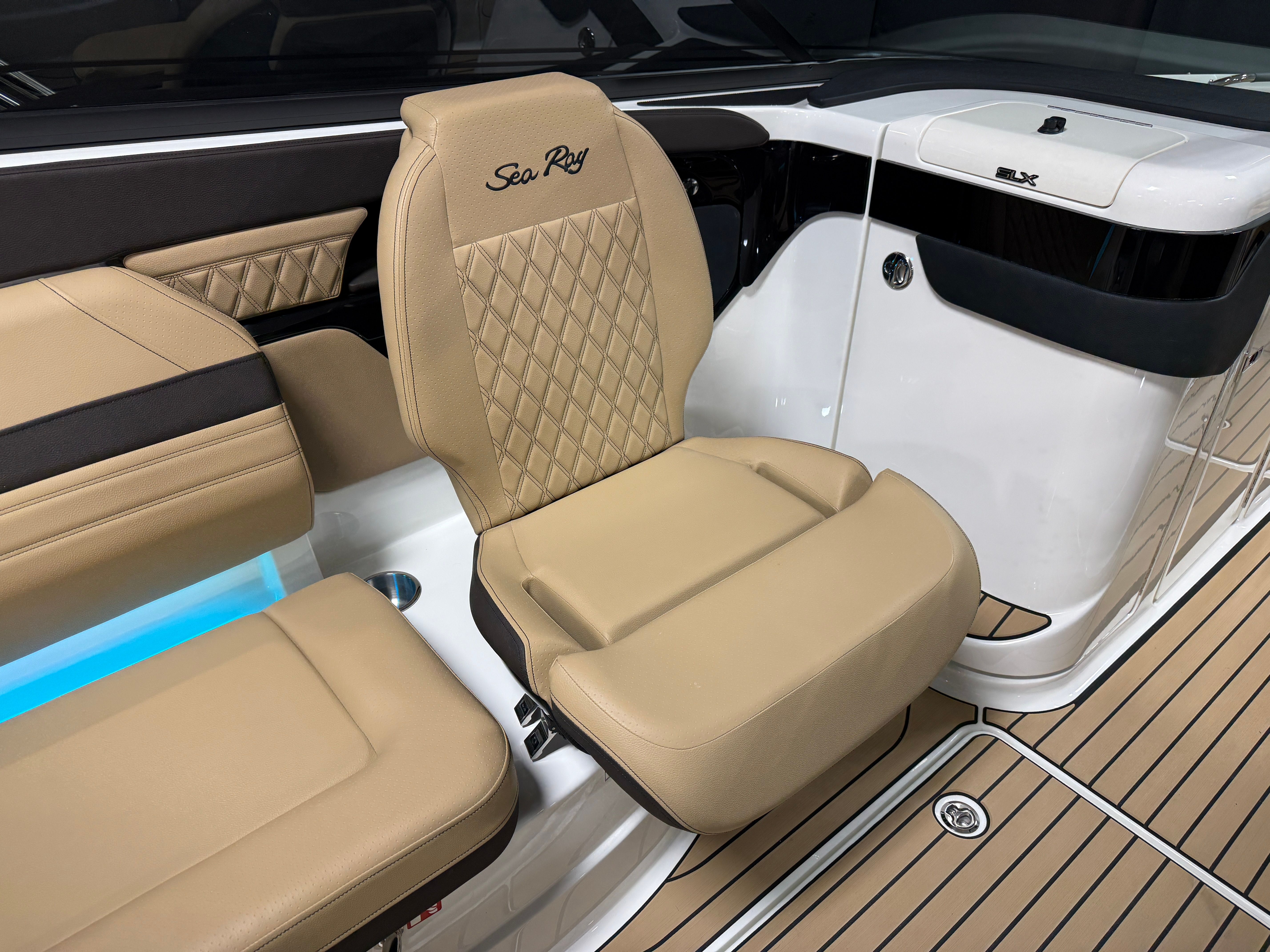 2026 Sea Ray SLX 260 Image Thumbnail #56