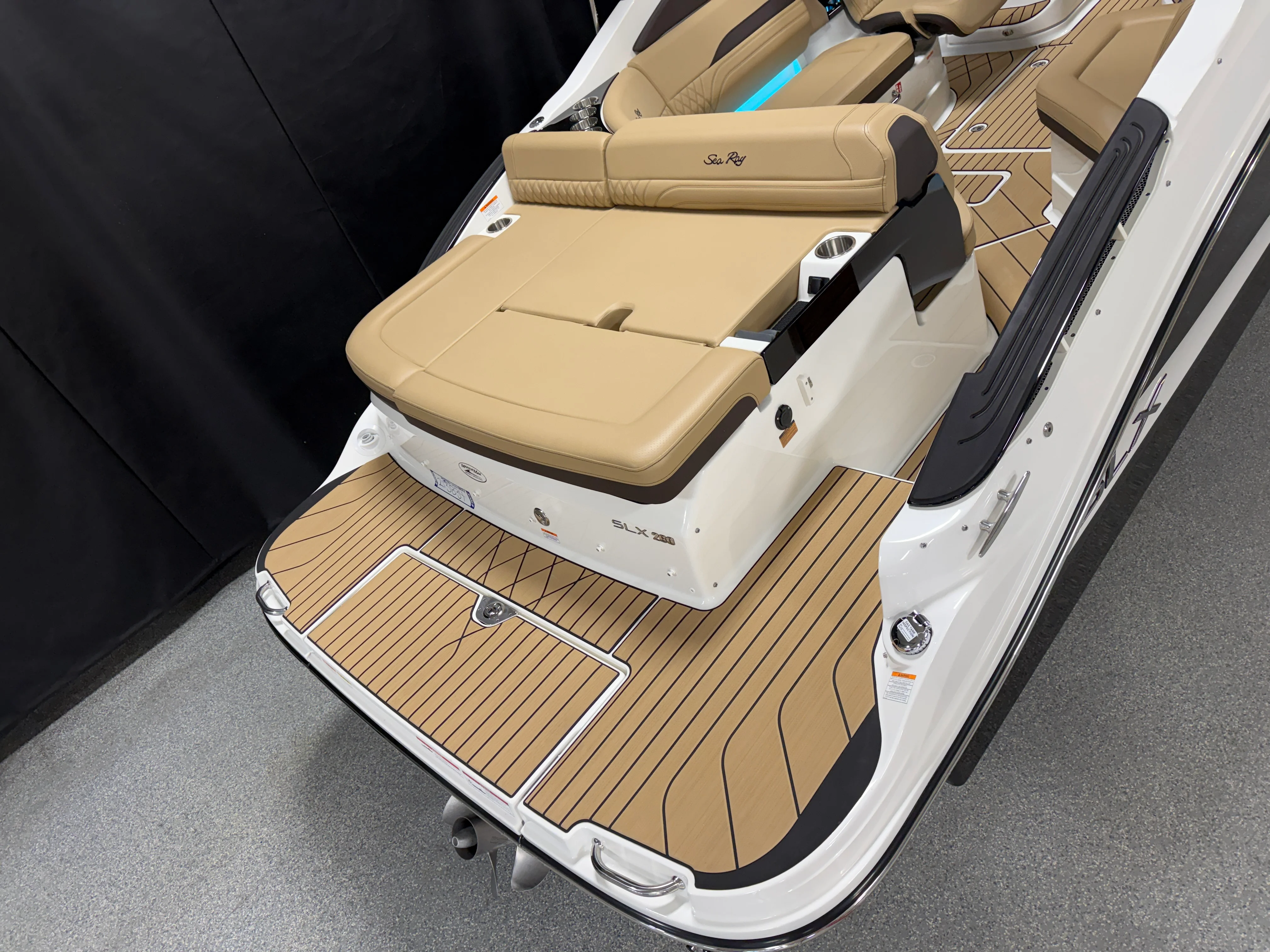 2026 Sea Ray SLX 260 Image Thumbnail #14