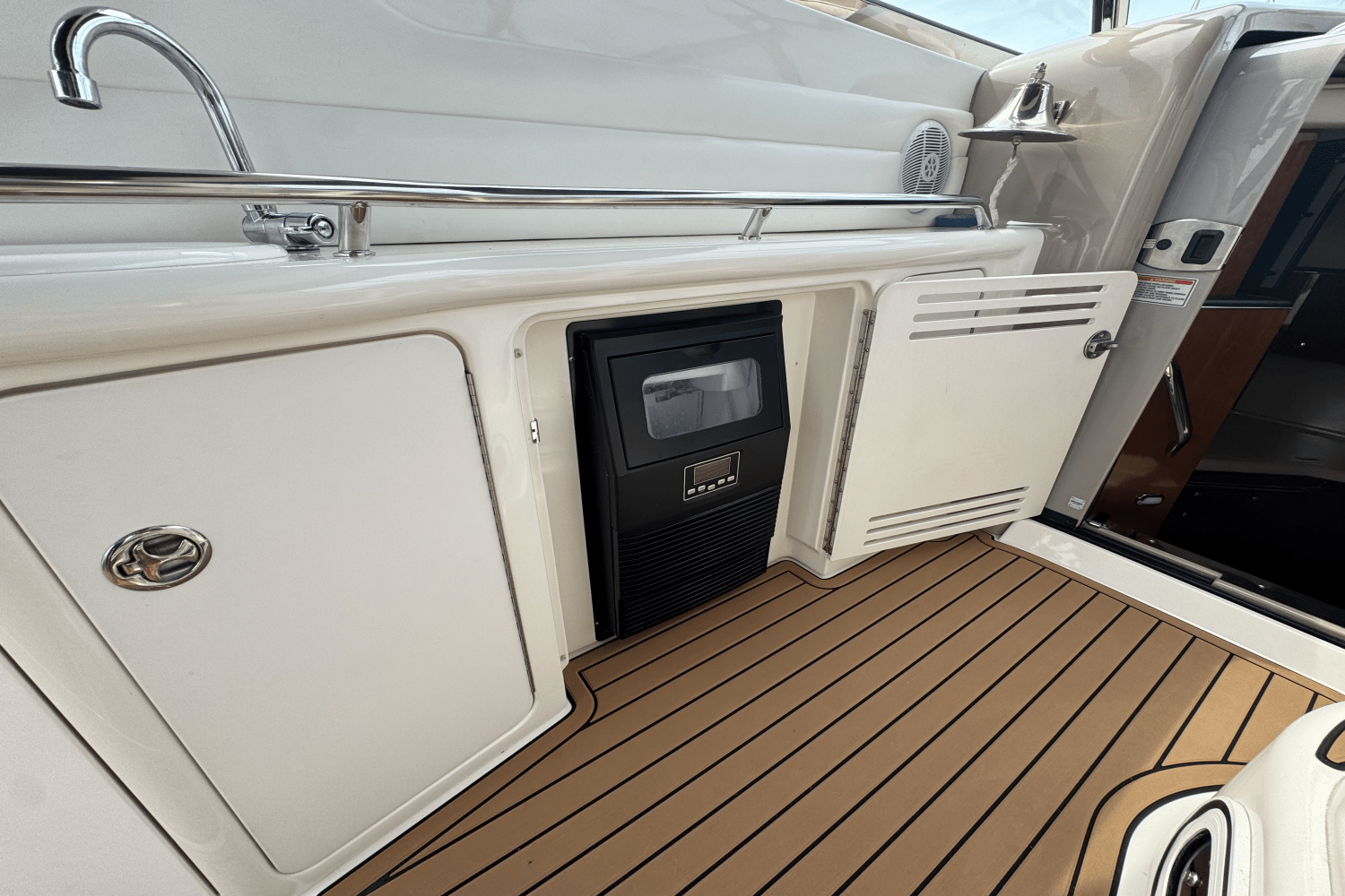 2003 Sea Ray 380 Sundancer Image Thumbnail #9