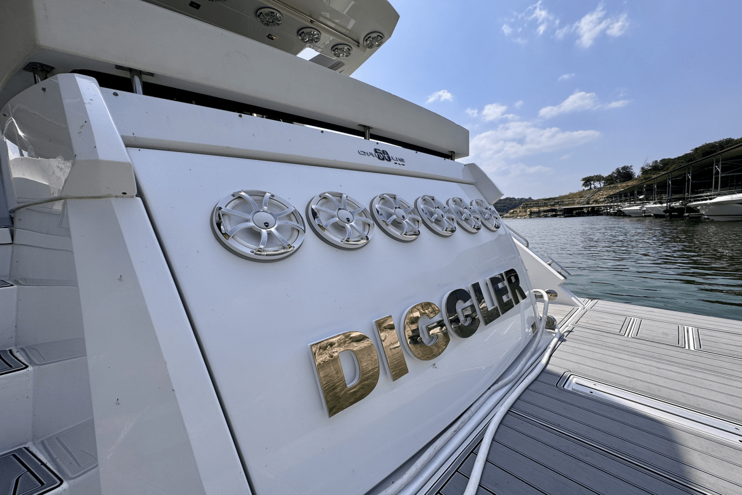 2020 Cruisers Yachts 60 FLY Image Thumbnail #3