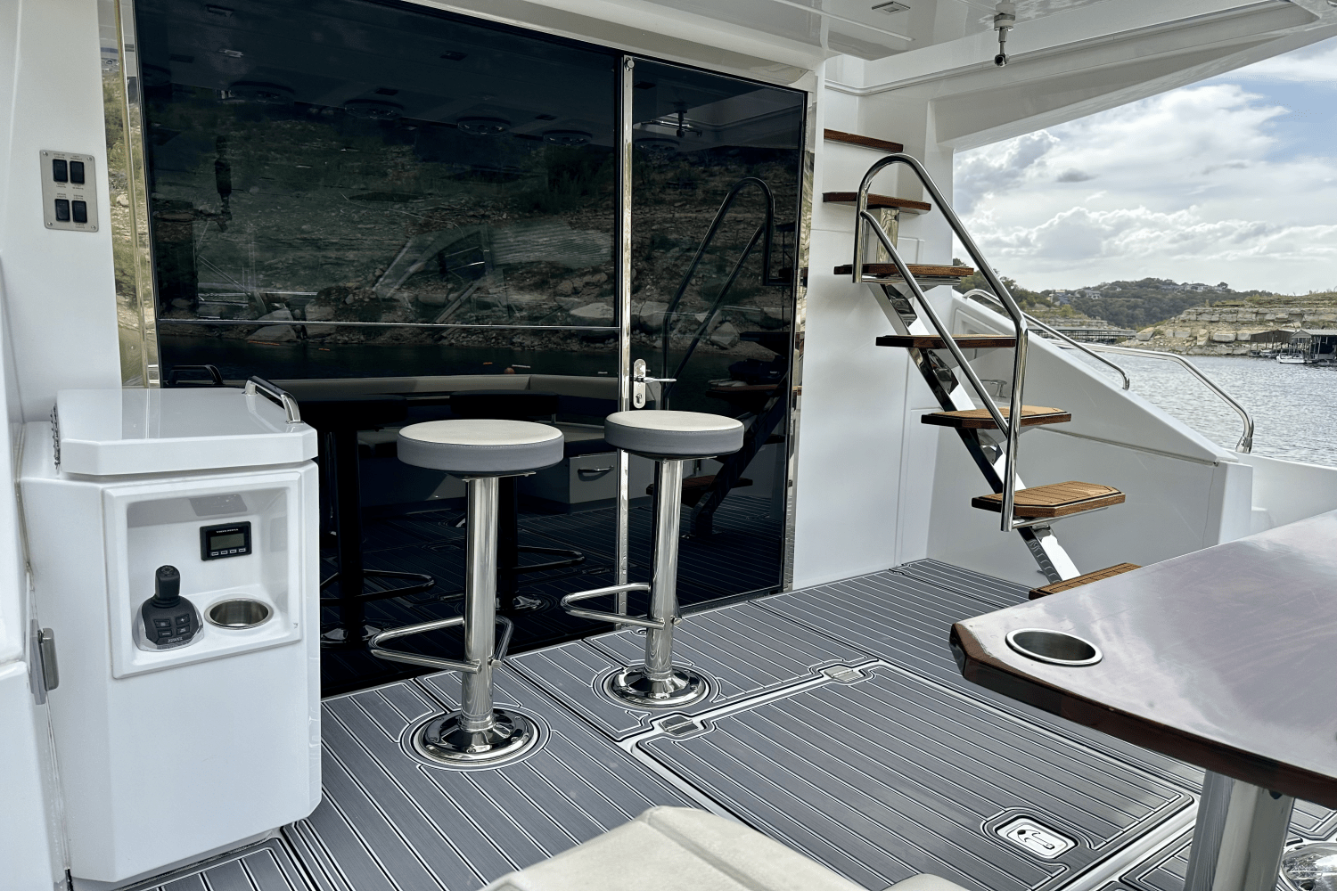 2020 Cruisers Yachts 60 FLY Image Thumbnail #10