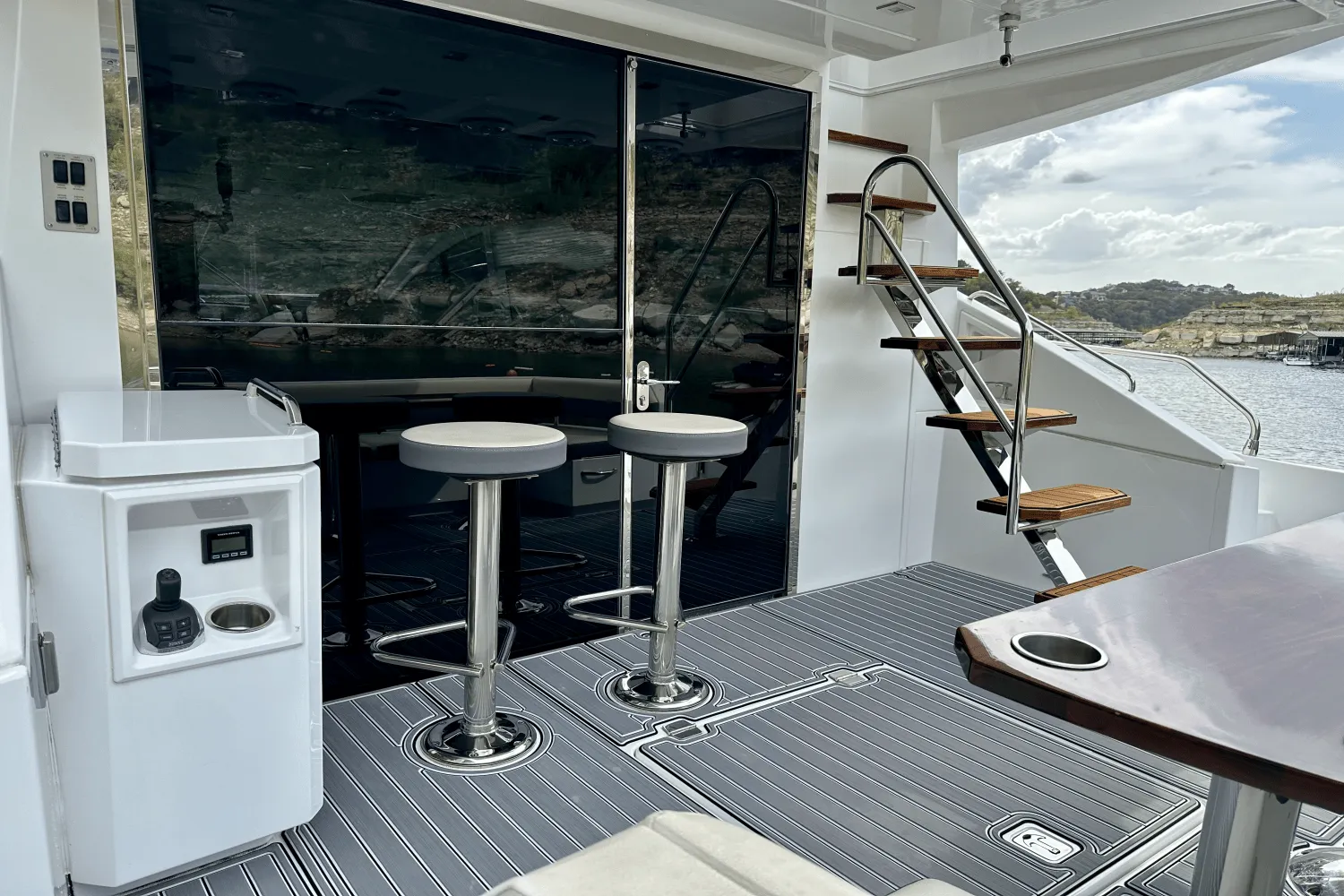 2020 Cruisers Yachts 60 FLY Image Thumbnail #10