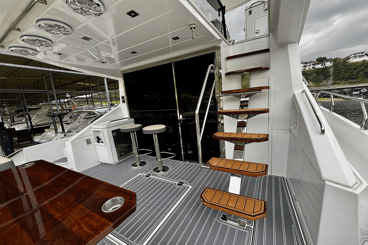 2020 Cruisers Yachts 60 FLY Image Thumbnail #11
