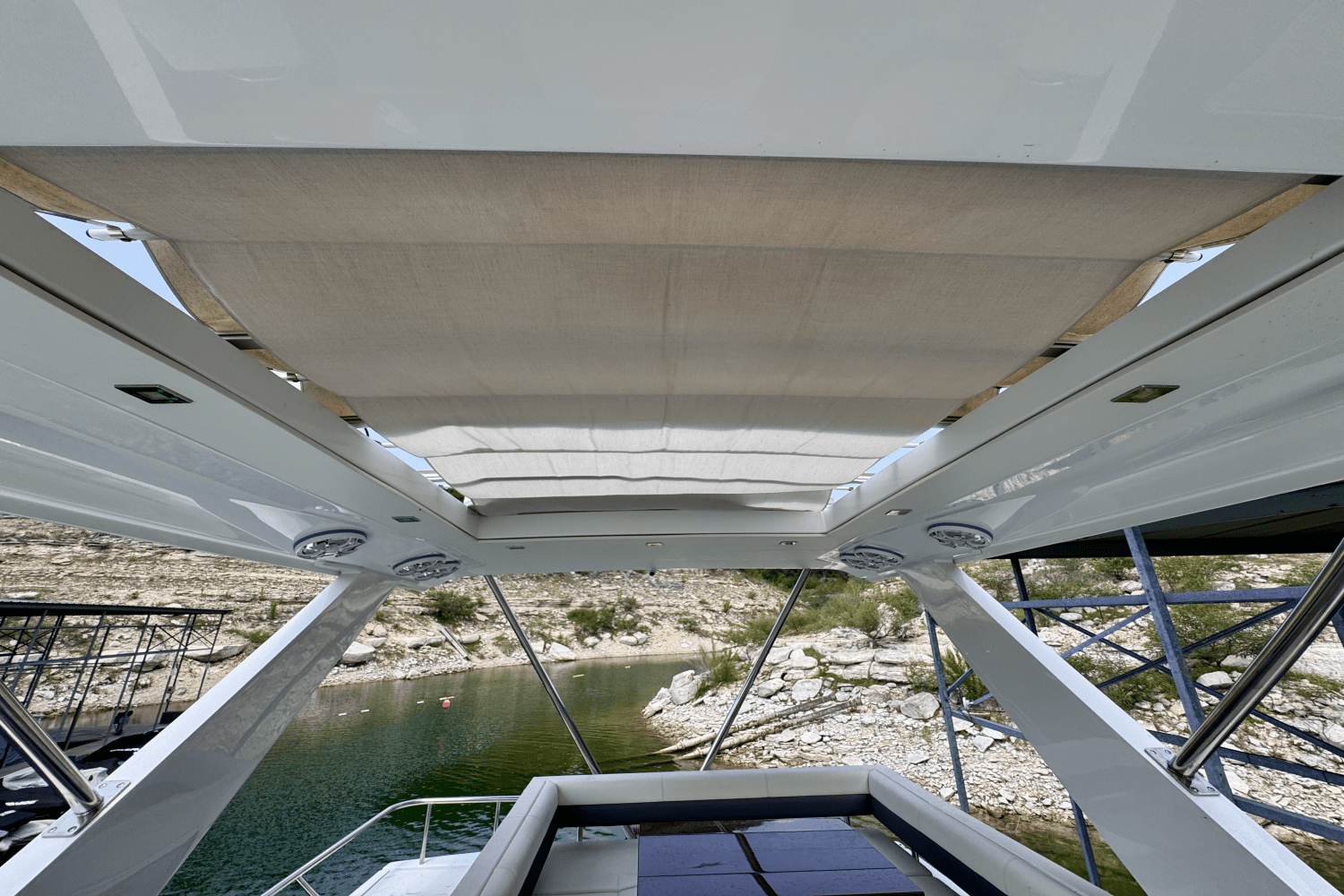 2020 Cruisers Yachts 60 FLY Image Thumbnail #16