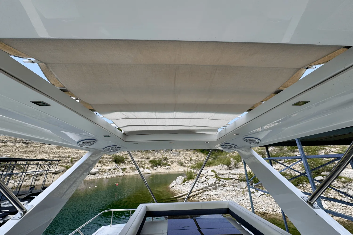 2020 Cruisers Yachts 60 FLY Image Thumbnail #18