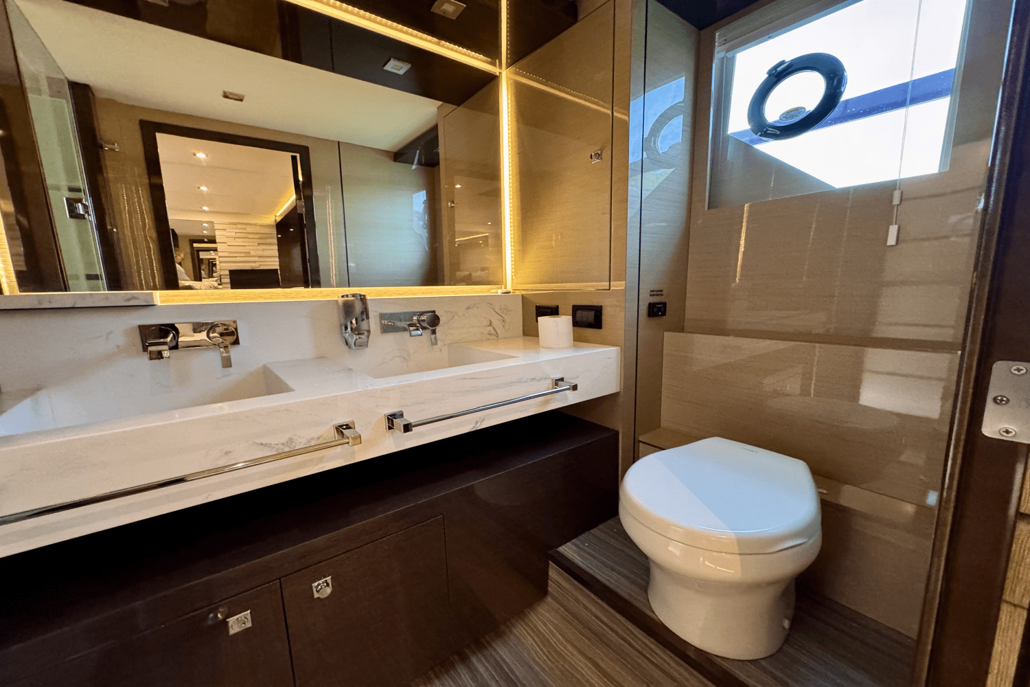 2020 Cruisers Yachts 60 FLY Image Thumbnail #46