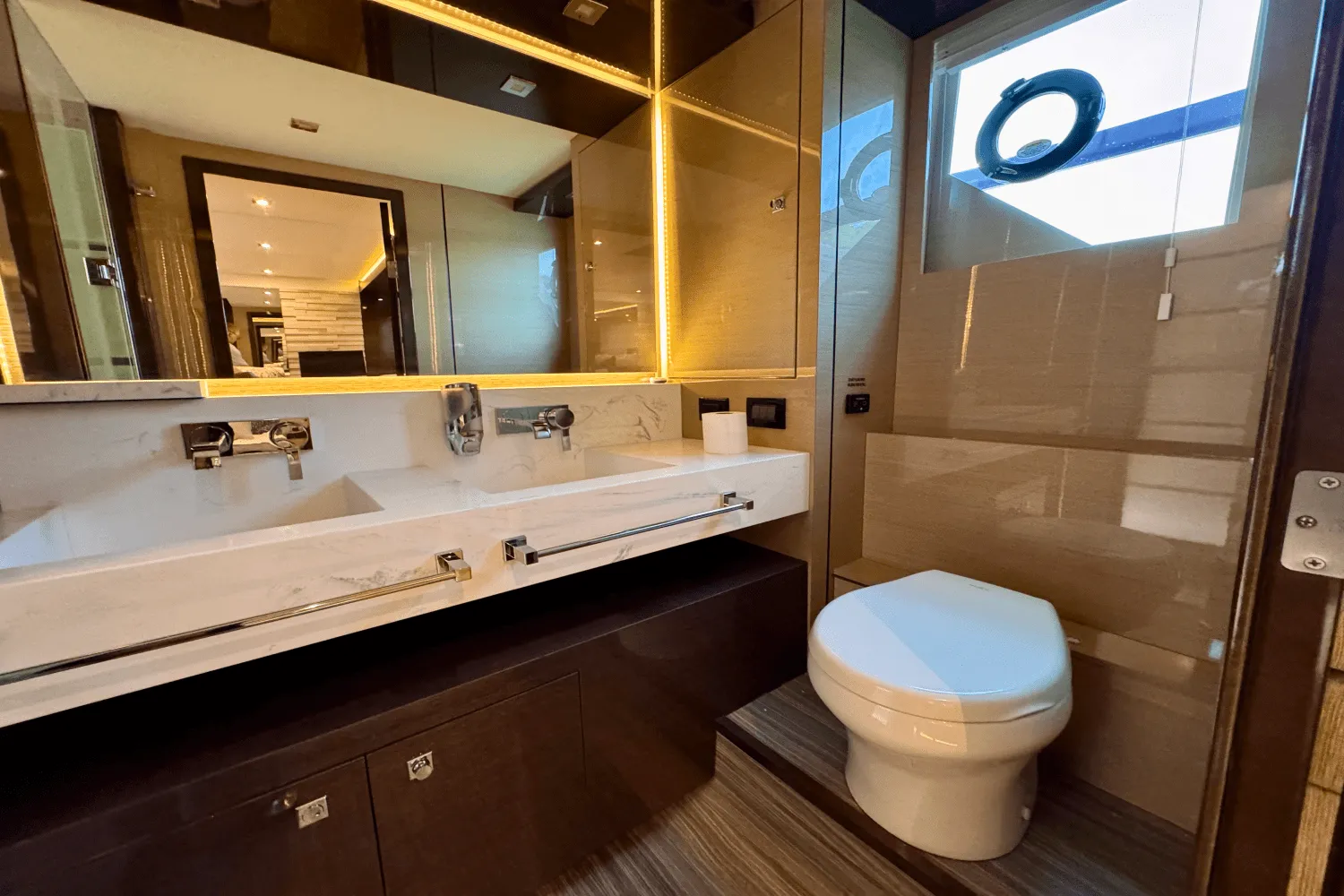 2020 Cruisers Yachts 60 FLY Image Thumbnail #69