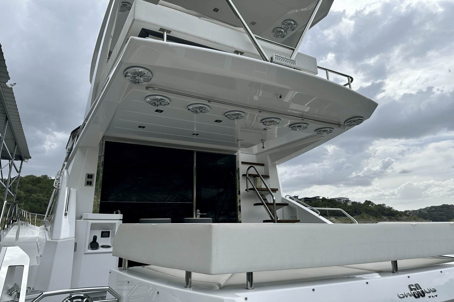2020 Cruisers Yachts 60 FLY Image Thumbnail #4