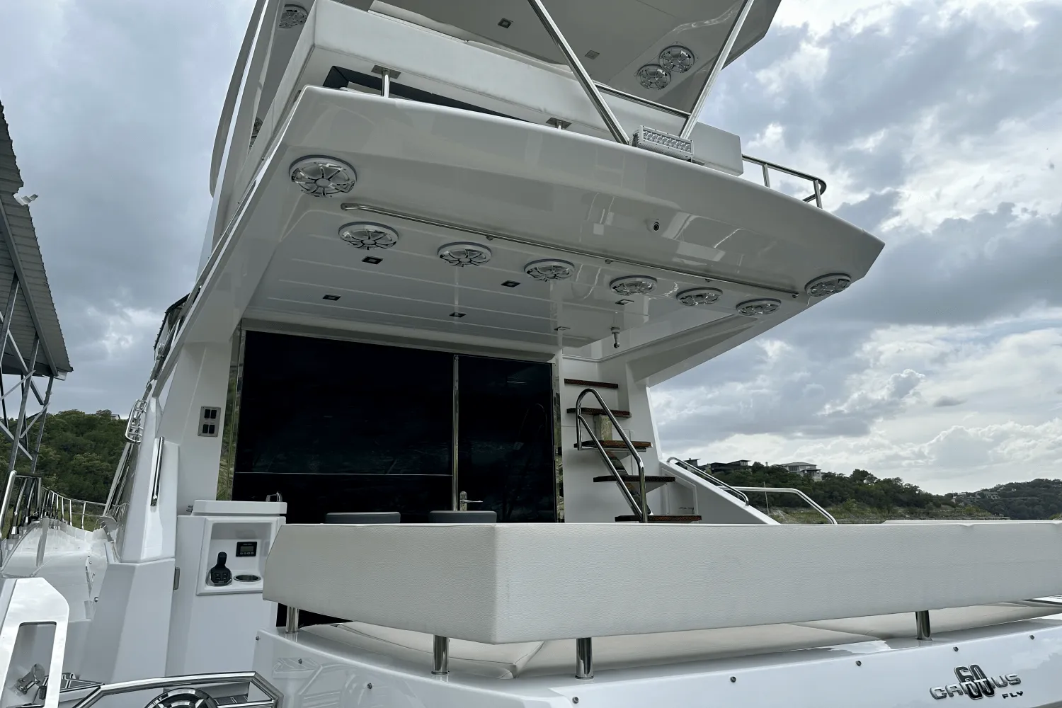 2020 Cruisers Yachts 60 FLY Image Thumbnail #4
