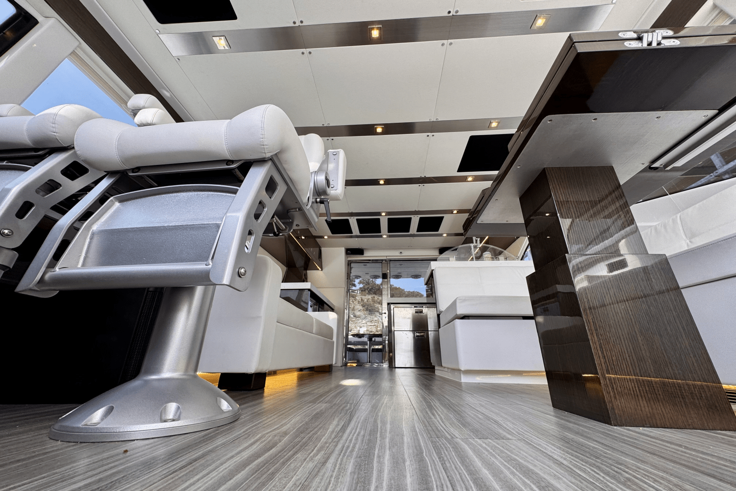 2020 Cruisers Yachts 60 FLY Image Thumbnail #30