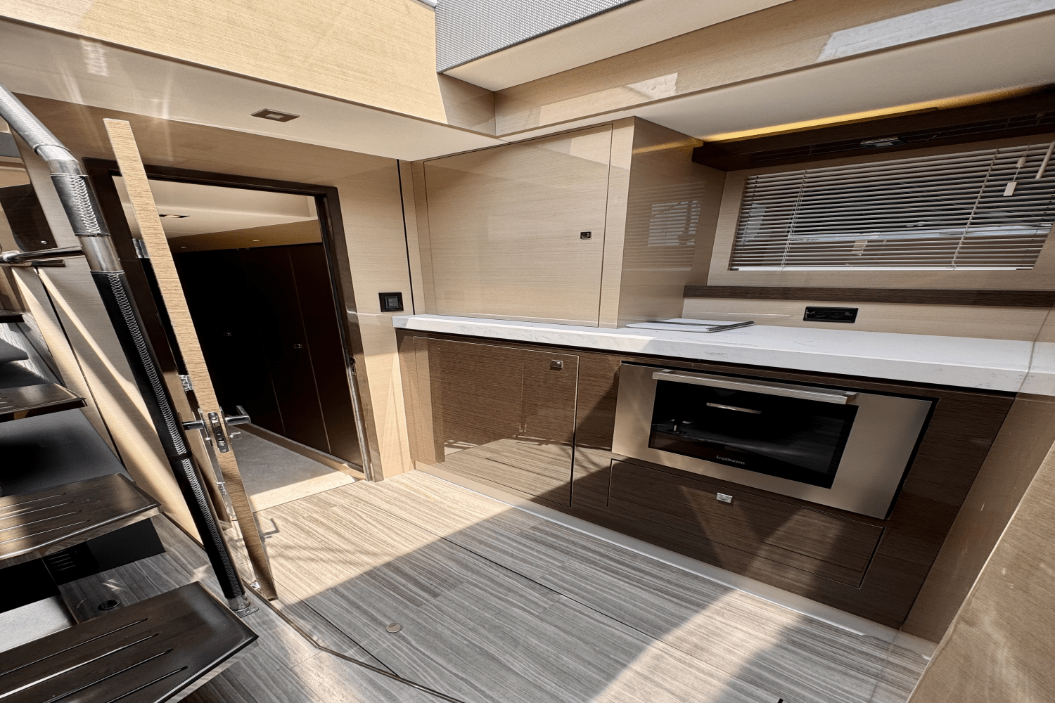 2020 Cruisers Yachts 60 FLY Image Thumbnail #34