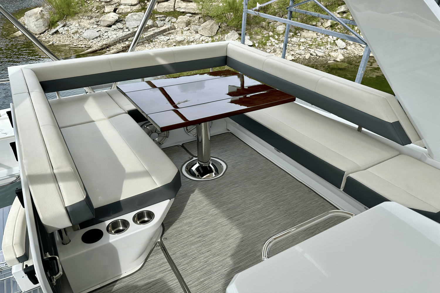 2020 Cruisers Yachts 60 FLY Image Thumbnail #20