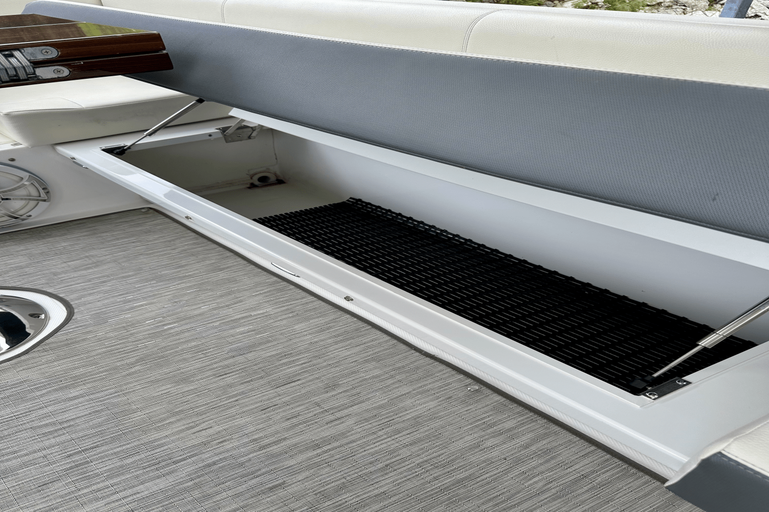 2020 Cruisers Yachts 60 FLY Image Thumbnail #27