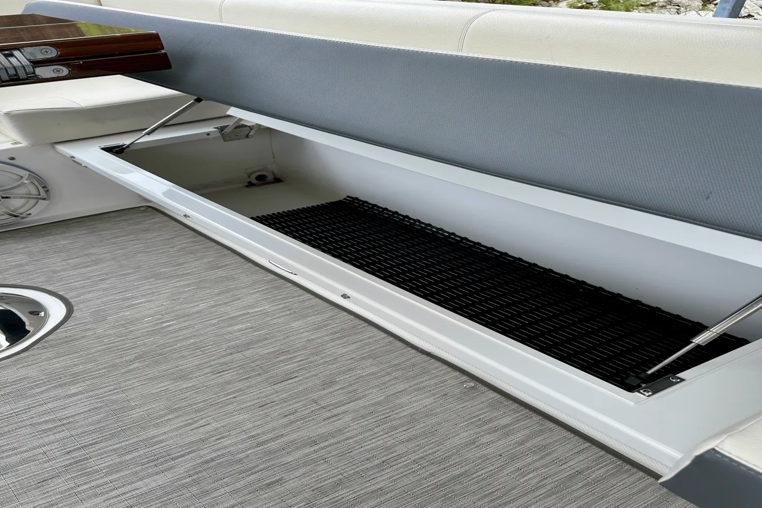 2020 Cruisers Yachts 60 FLY Image Thumbnail #27